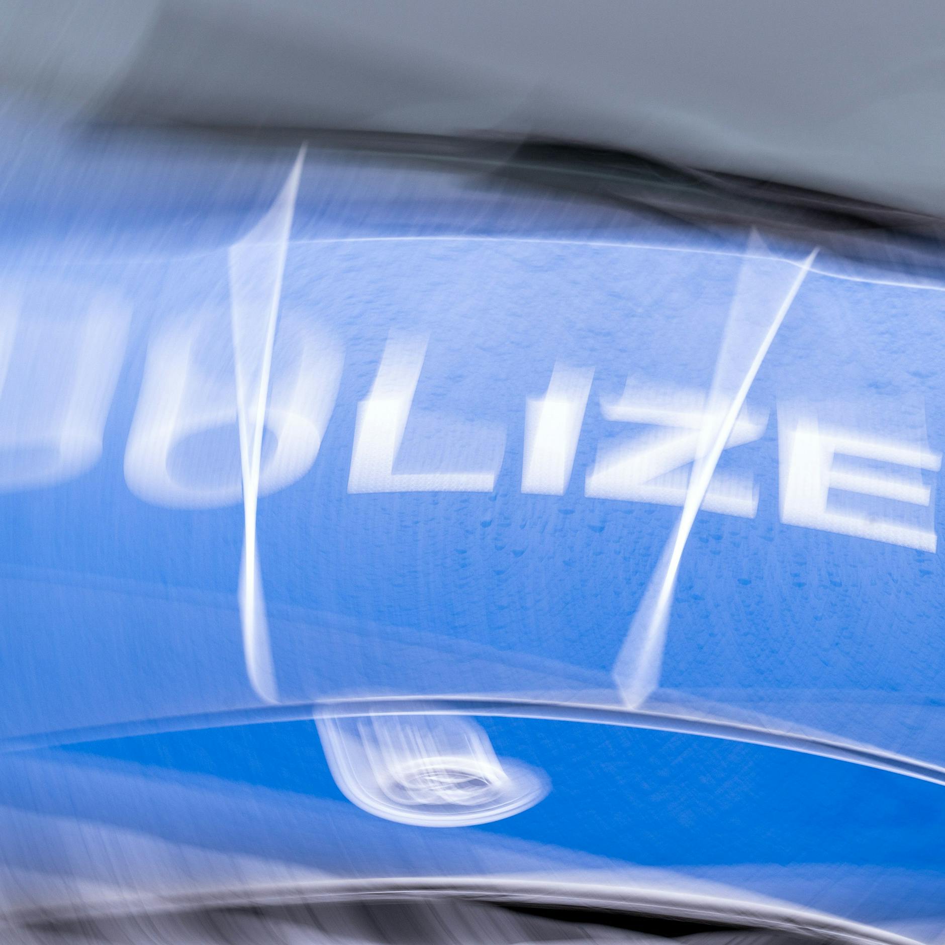 SEK-Einsatz in Berlin: Mann schießt vom Balkon!