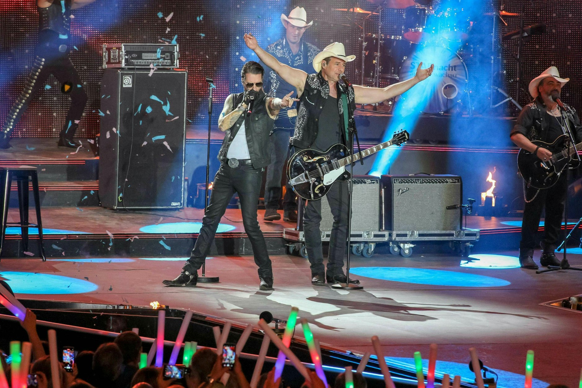 The BossHoss auf der Bühne.