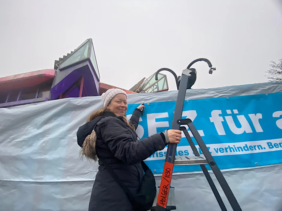 Susanne Lorenz von der Bürgerinitiative macht sich gegen den Abriss des SEZ stark.