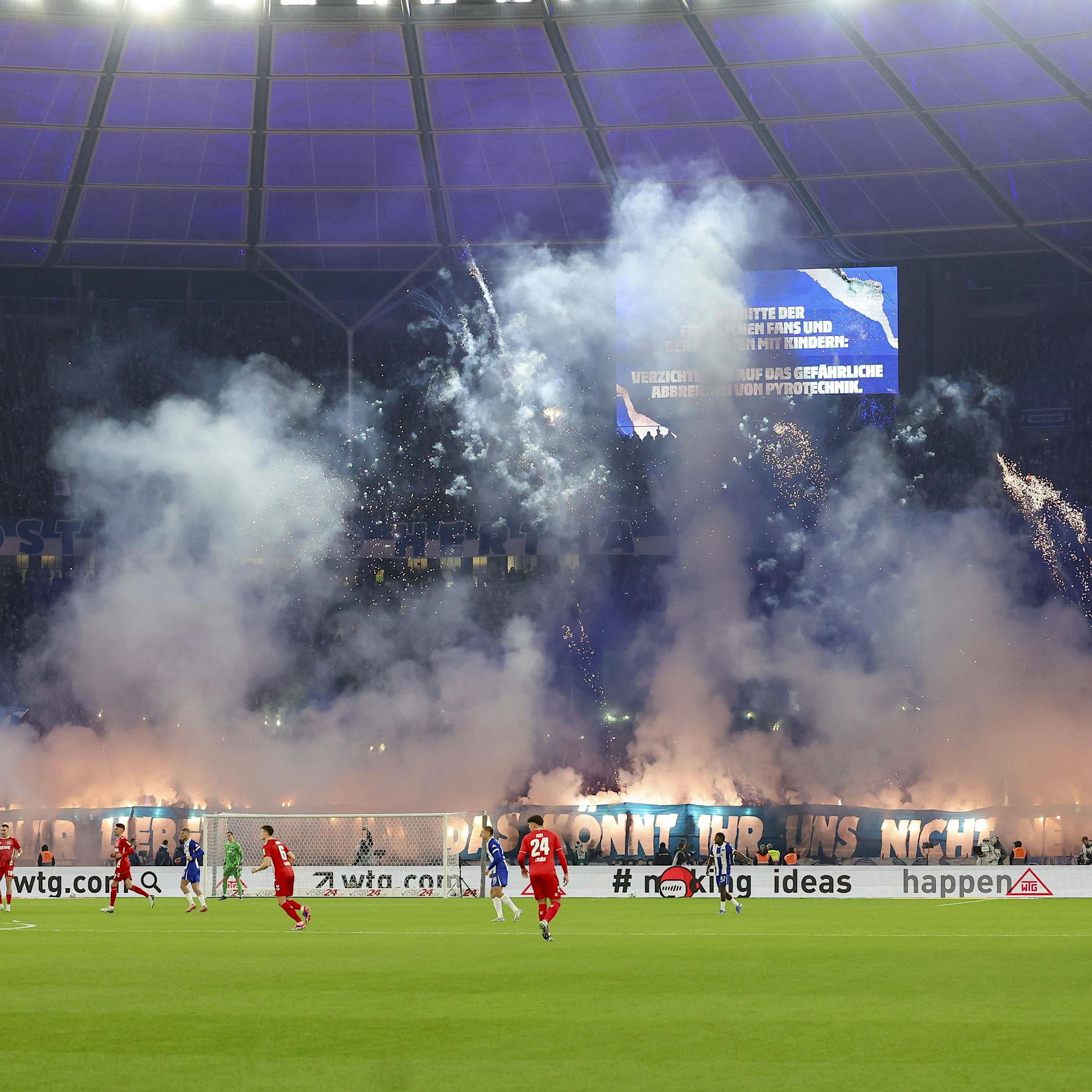Fanproteste wirken! Fällt bald das Verbot für Pyro-Feiern in Stadien?