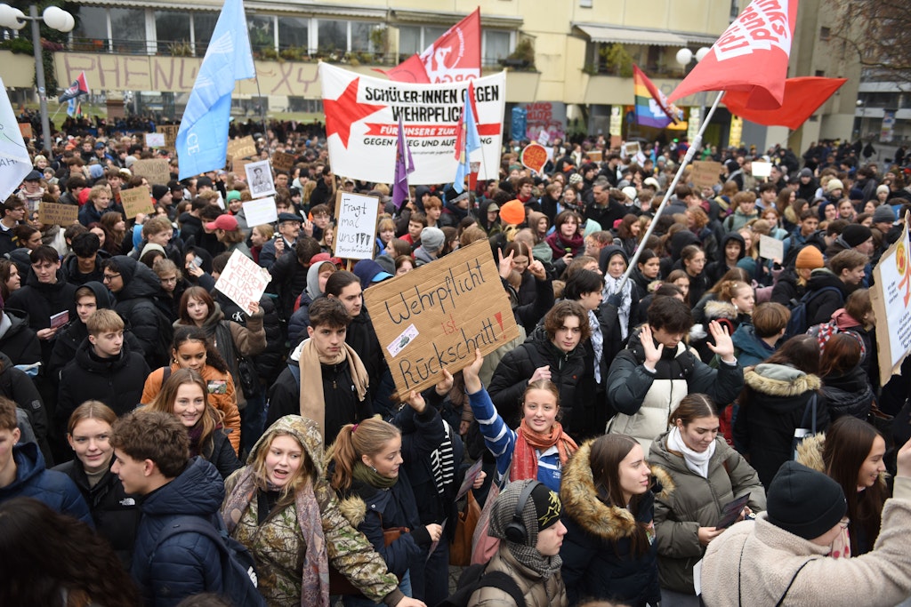 Schüler protestieren gegen Wehrpflicht: „Ich will nicht dazu gezwungen werden, jemanden zu töten“