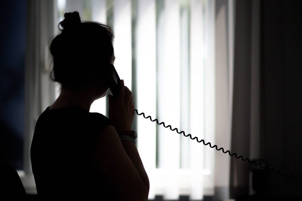 Polizei zerschlägt Enkeltrick-Banden in Spanien – 20 Festnahmen