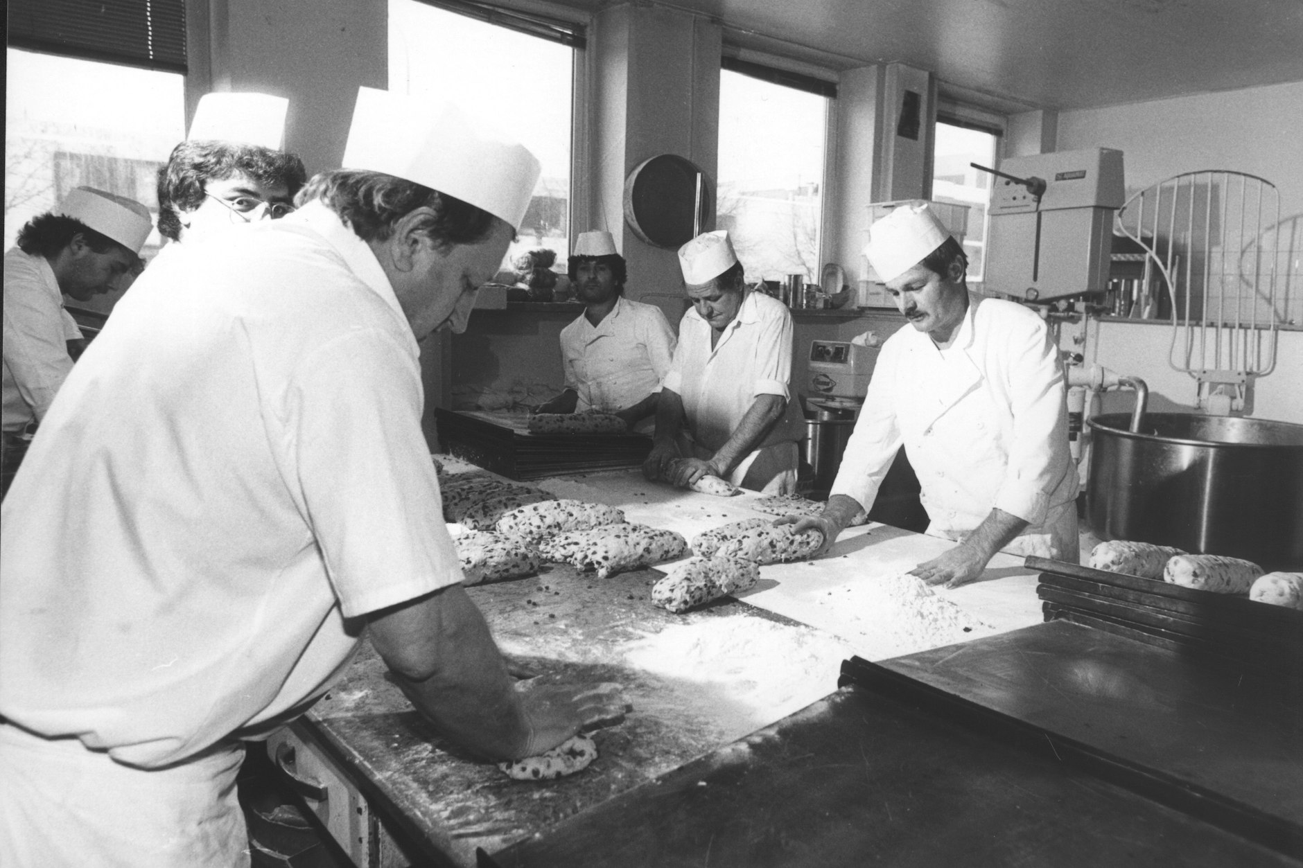 Stollen mit Tradition: Hier die Kreutzmann-Bäcker 1960 in München.