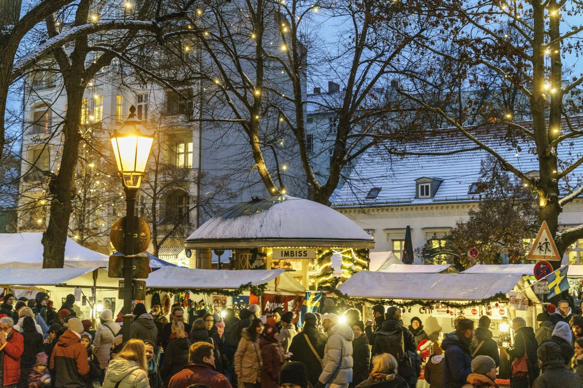 Der Alt-Rixdorfer Weihnachtsmarkt findet nur einmal pro Jahr statt, traditionell am zweiten Adventswochenende am Richardplatz in Neukölln.