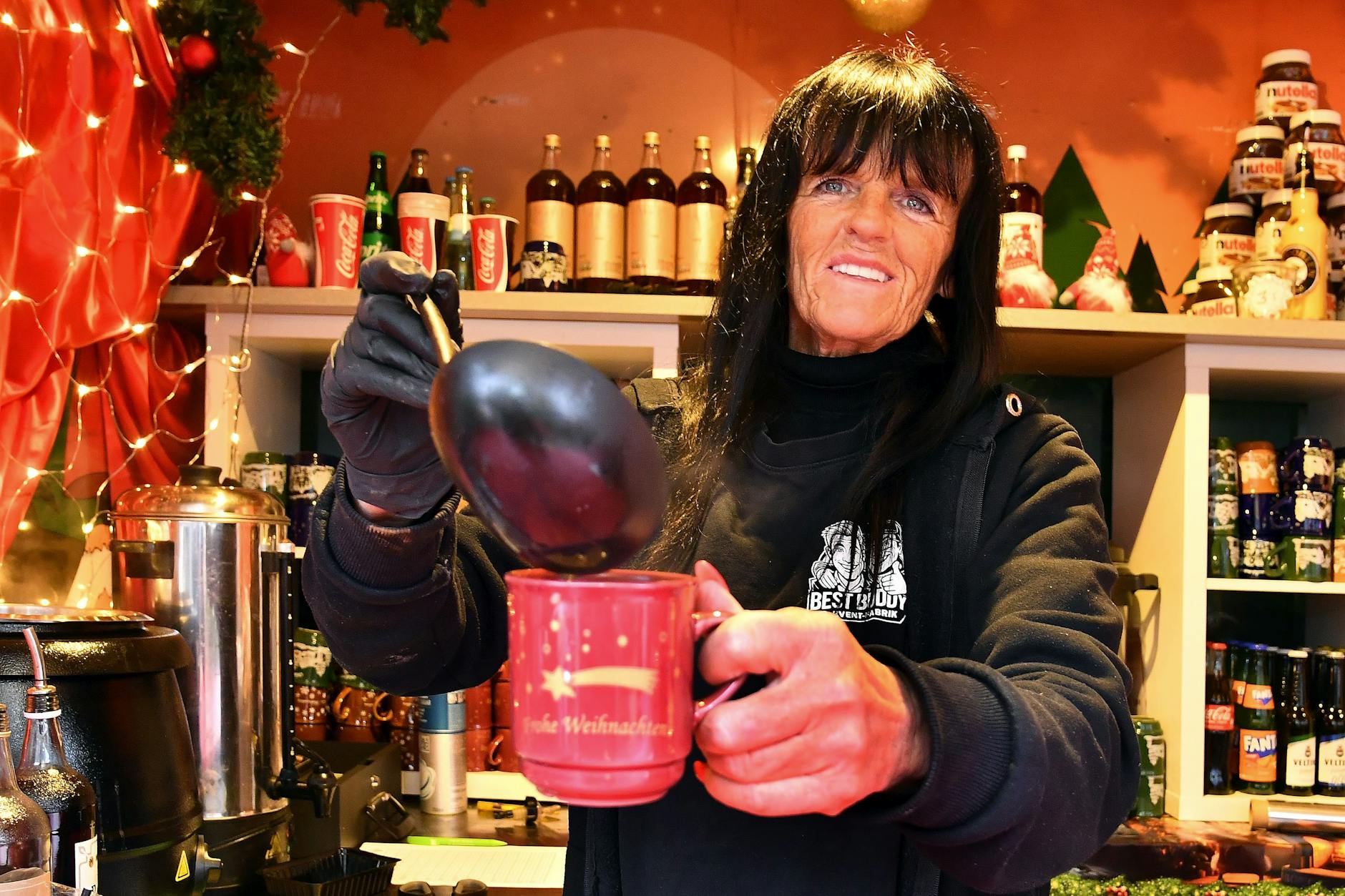 Die Preise für Glühwein sind zu hoch, meint die Linke.