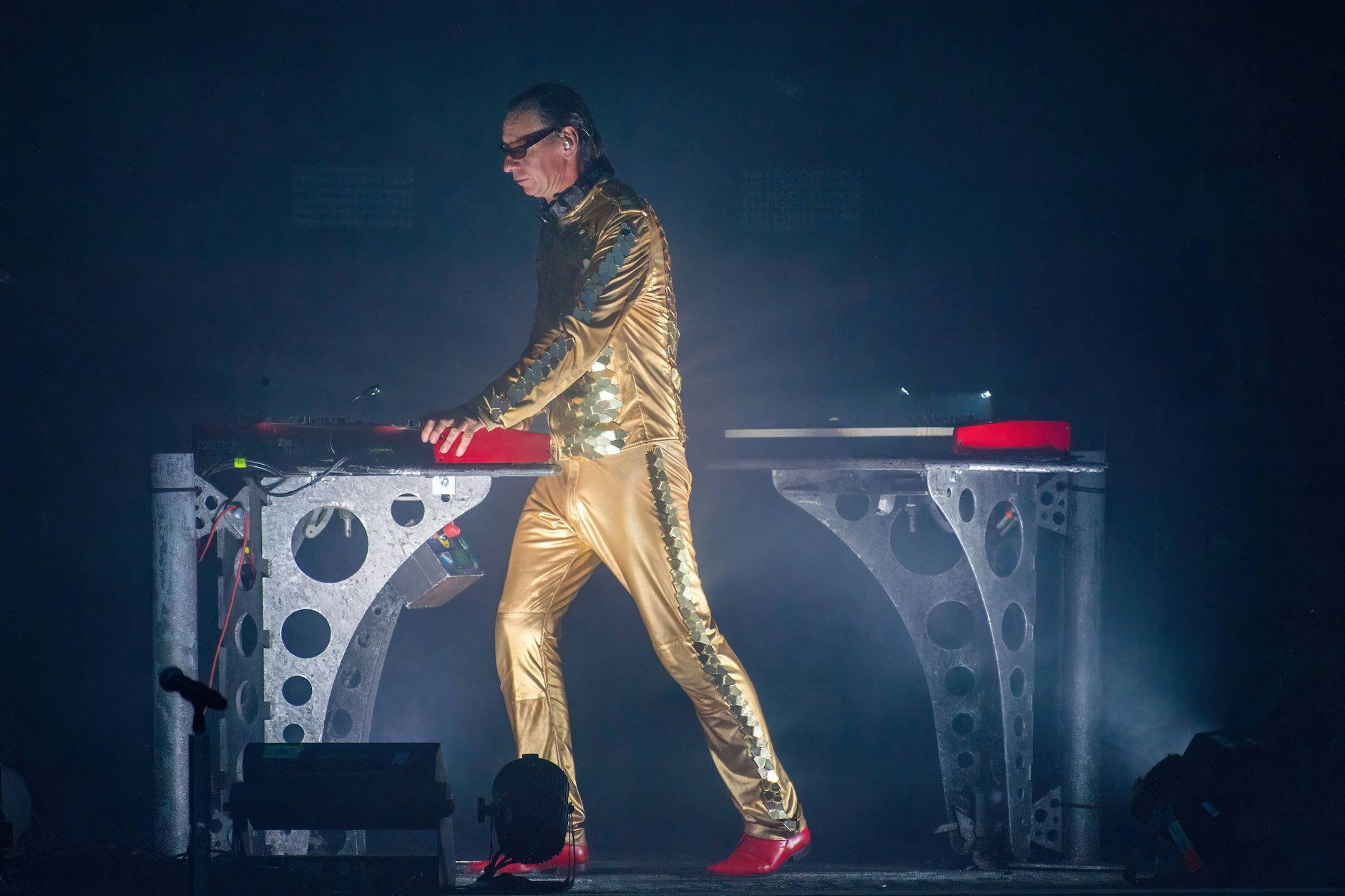 Der Keyboarder Christian „Flake“ Lorenz 2022 beim Rammstein-Konzert in Aarhus