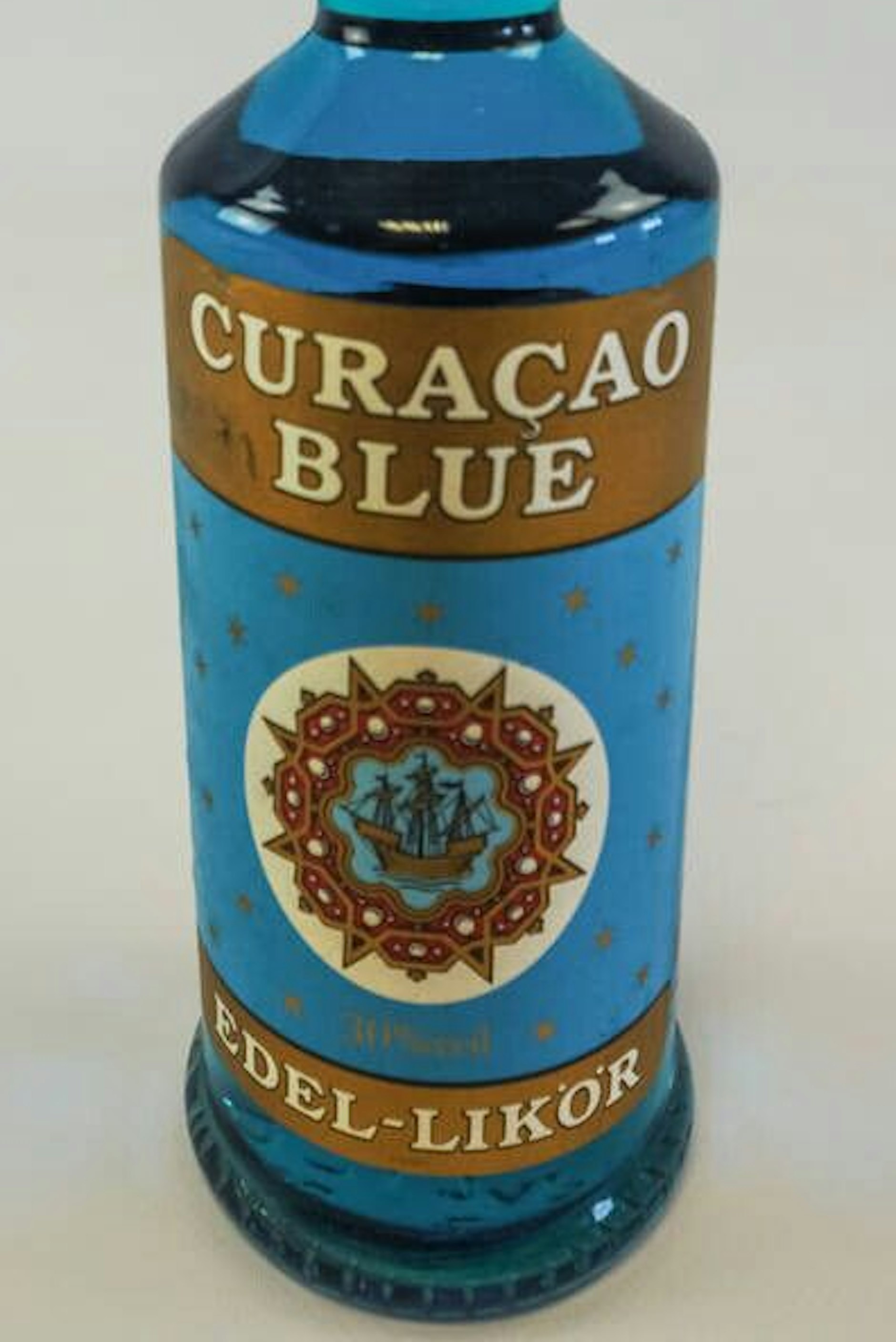 Der Curaçao war in der DDR im Delikat und im Intershop erhältlich. Damit wurde der Party-Cocktail "Grüne Wiese" gemixt.