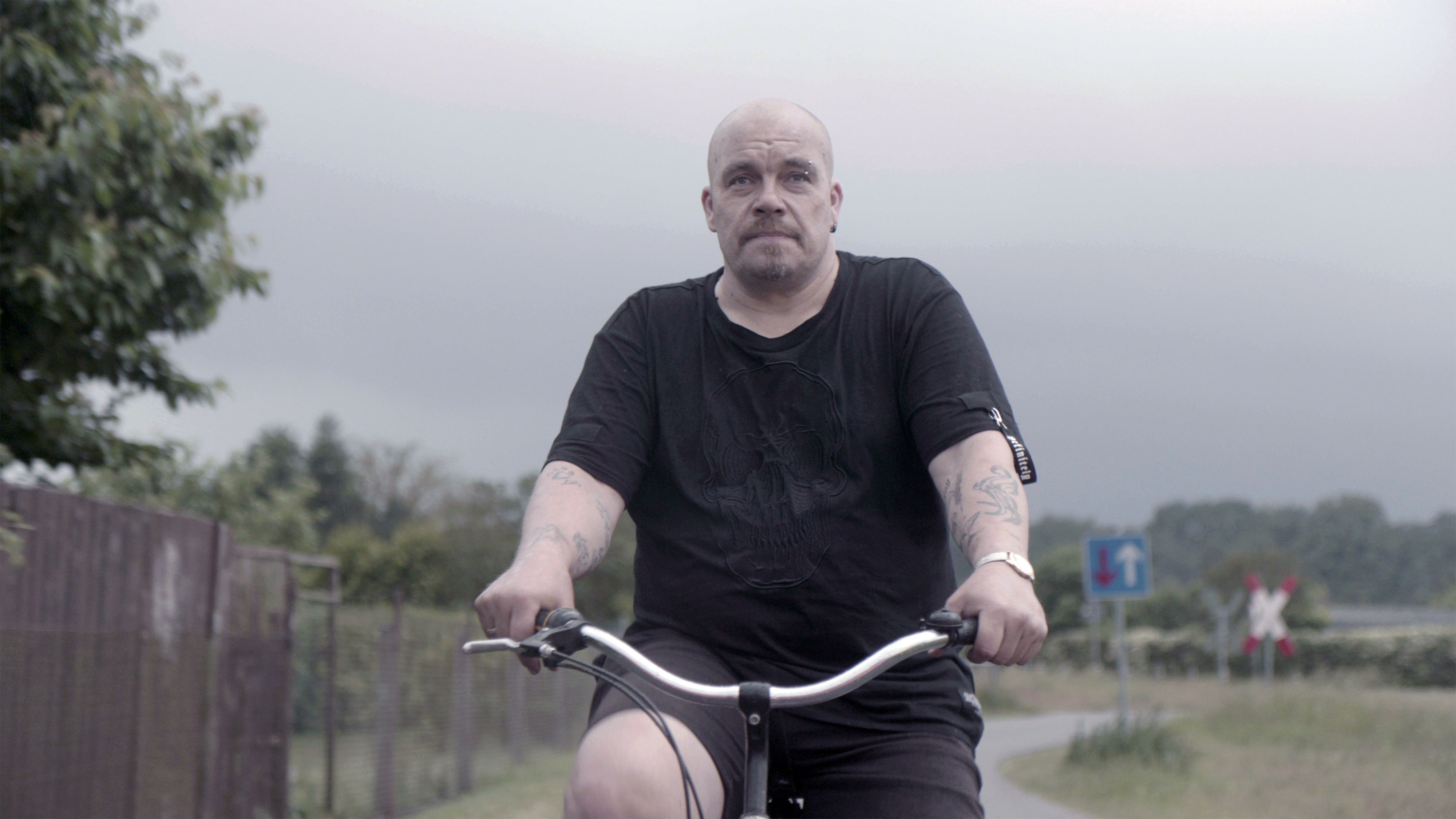 ZDF-Doku „Im Osten was Neues“ begleitet einen Trainer für Migranten in Ostdeutschland