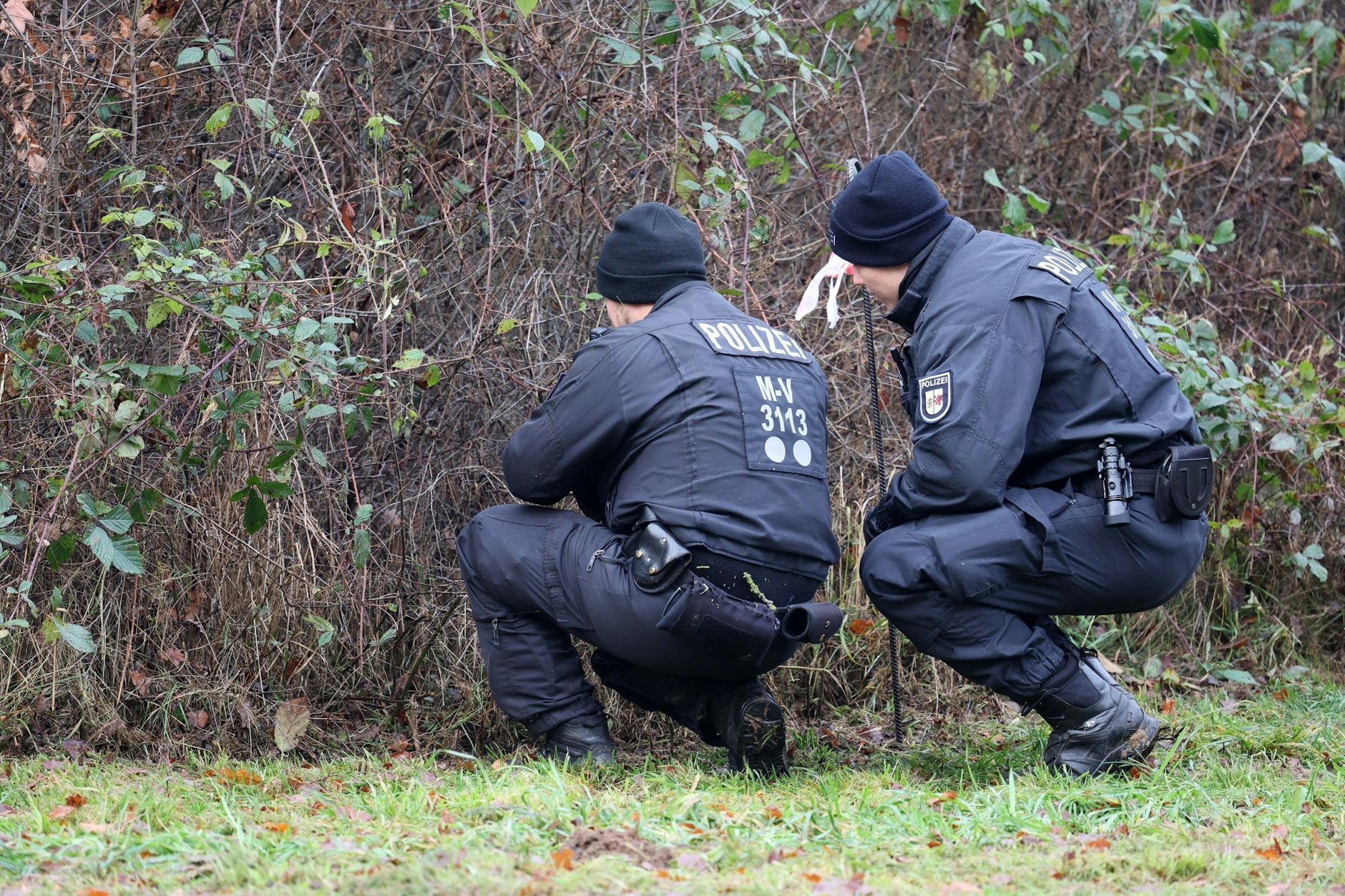 In den vergangenen Tagen wurde das Gelände rund um den Fundort von Fabians Leiche noch einmal durchsucht. Der tote Junge wurde am 14. Oktober an einem Tümpel bei Klein Upahl entdeckt.