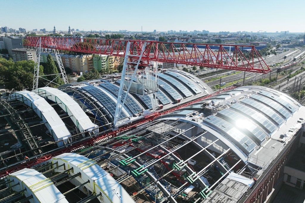 Berliner Ostbahnhof erhält neues Dach – Sanierung schreitet nach 15 Jahren voran