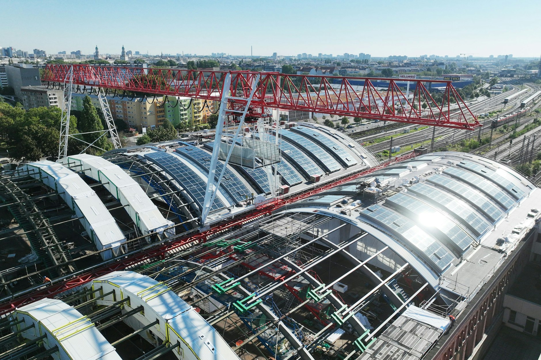 <p>Nach 15 Jahren Sanierung hat der Ostbahnhof ein neues Dach bekommen..</p>