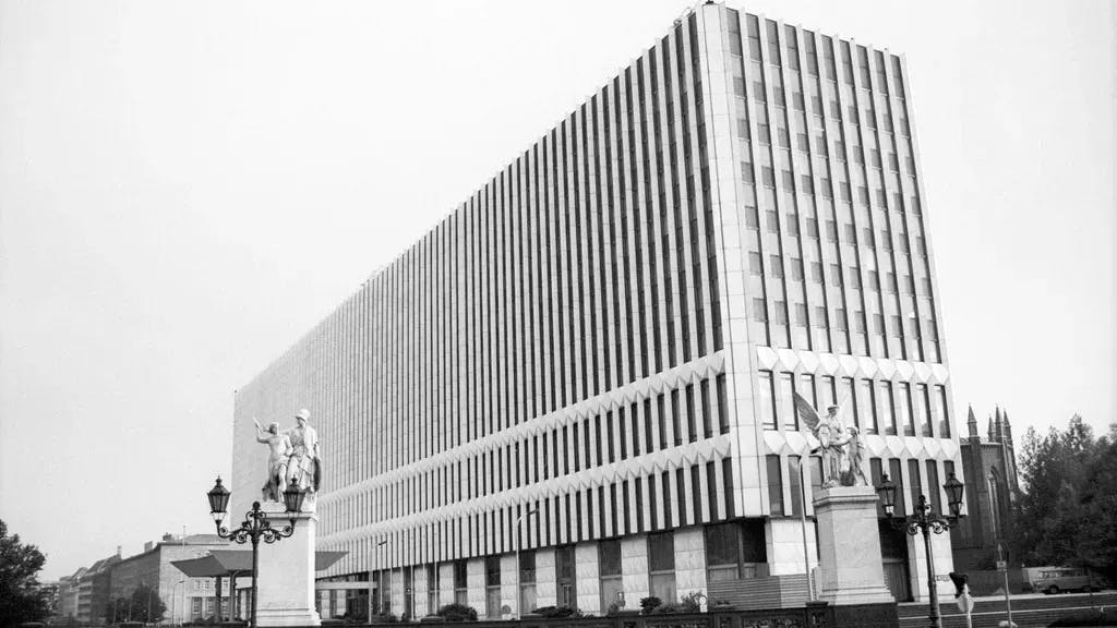 Nicht gerade eine Schönheit: Das DDR-Außenministerium, das ebenfalls abgerissen wurde.