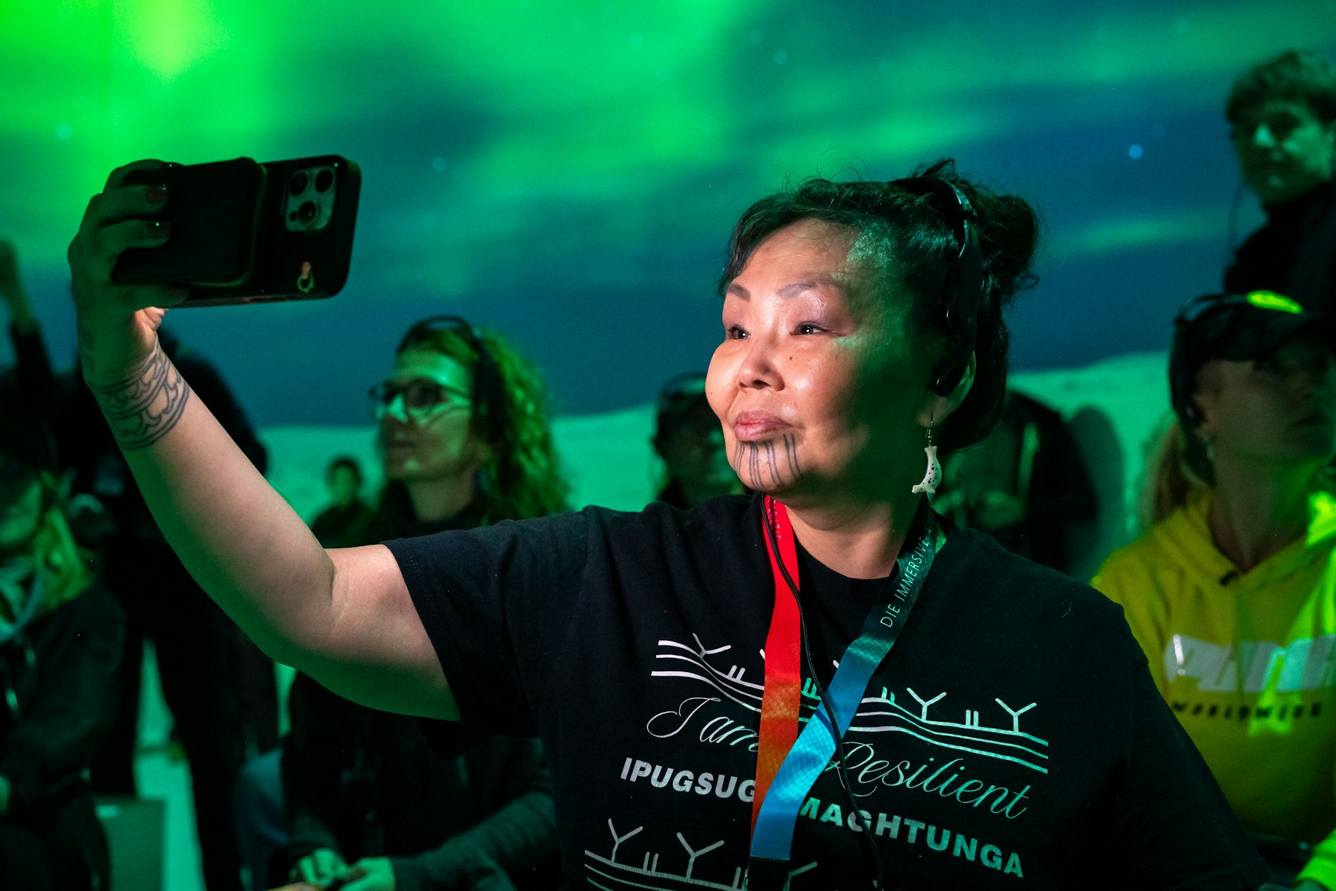 Die Schamanin Yaari Walker vom Yupik-Stamm erzählt von den Folgen der Erderwärmung die die Kultur ihrer Verwandten und Vorfahren in der Arktis bedroht.