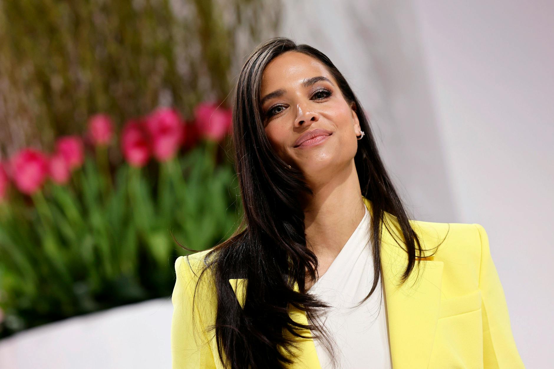 Steckt doch Amira Aly im Kostüm von Eggi bei „Masked Singer“? Sie wird als heiße Kandidatin für das lustige Ei gehandelt.