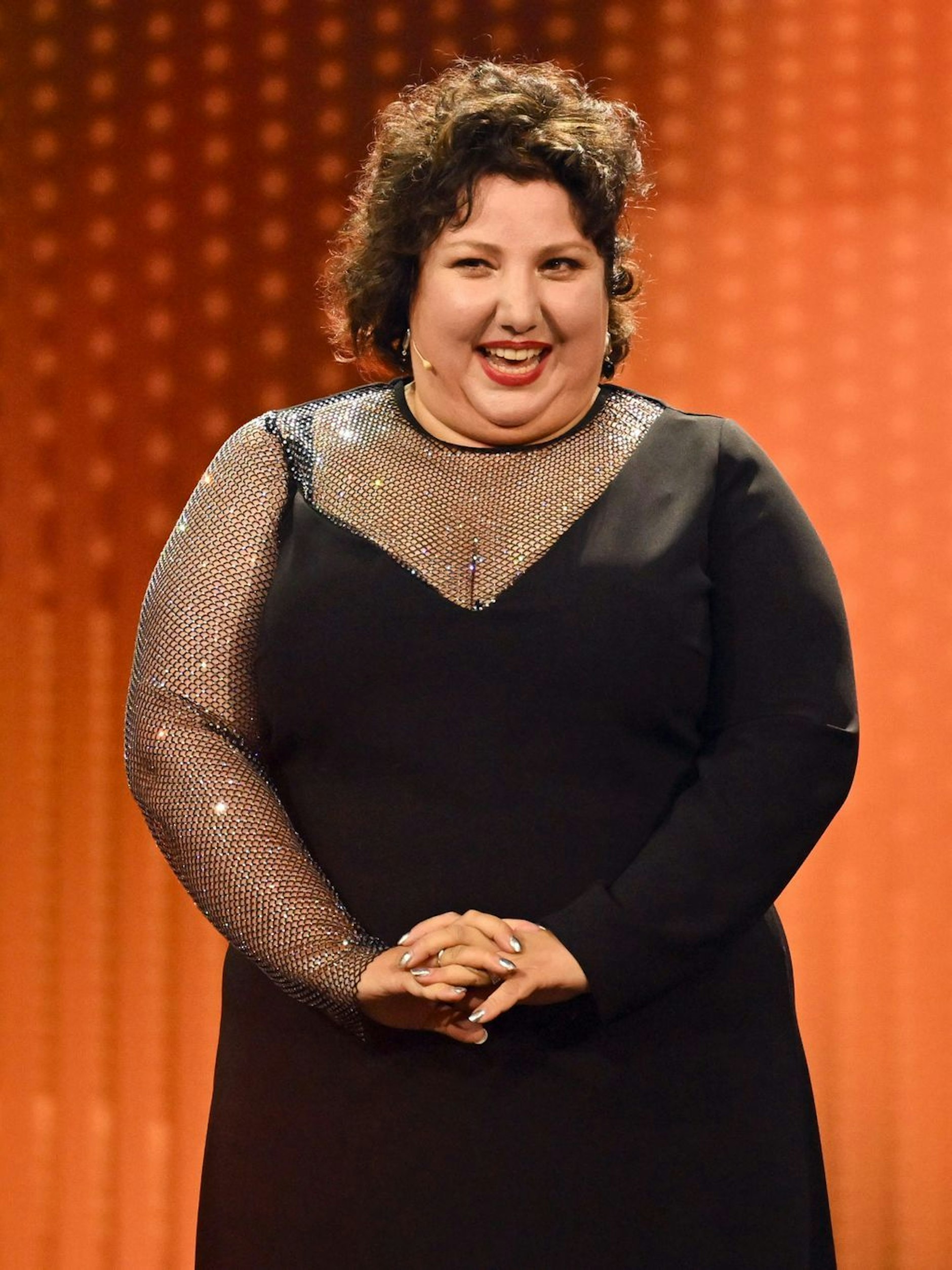 Schauspielerin und Komikerin Meltem Kaptan steckt laut Fans im Kostüm von Muuhnika bei Masked Singer.