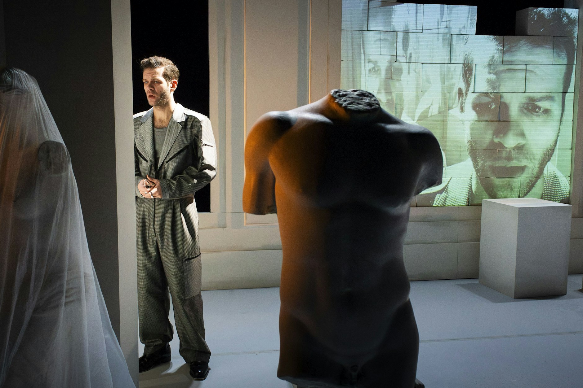 Gabriel Schneider in „Ein wenig Licht. Und diese Ruhe.“ von Sibylle Berg im Berliner Ensemble