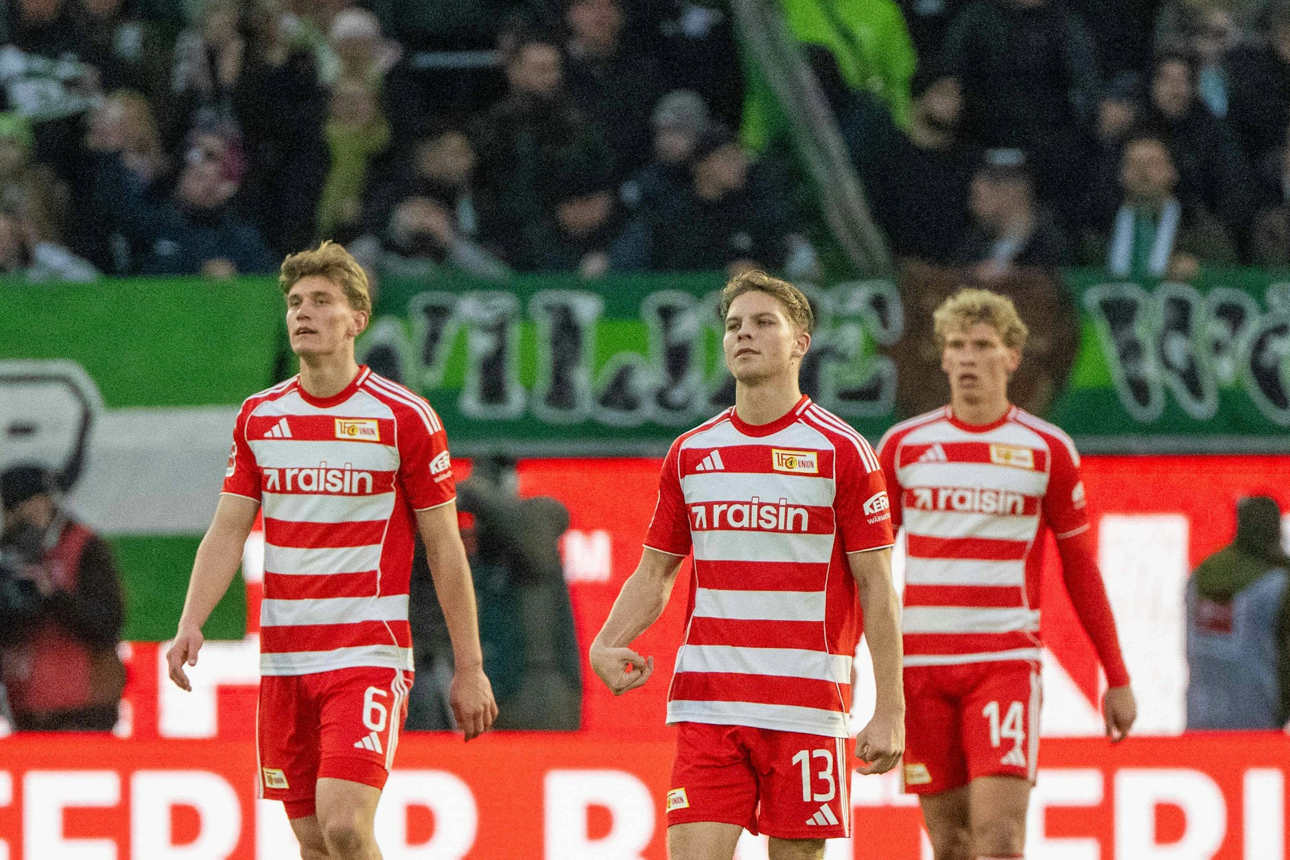 Enttäuschend: Beim VfL Wolfsburg kamen die Spieler vom 1. FC Union Berlin nicht an ihre besten Leistungen heran. Hier im Bild: Aljoscha Kemlein, András Schäfer und Leopold Querfeld (v.l.n.r.)