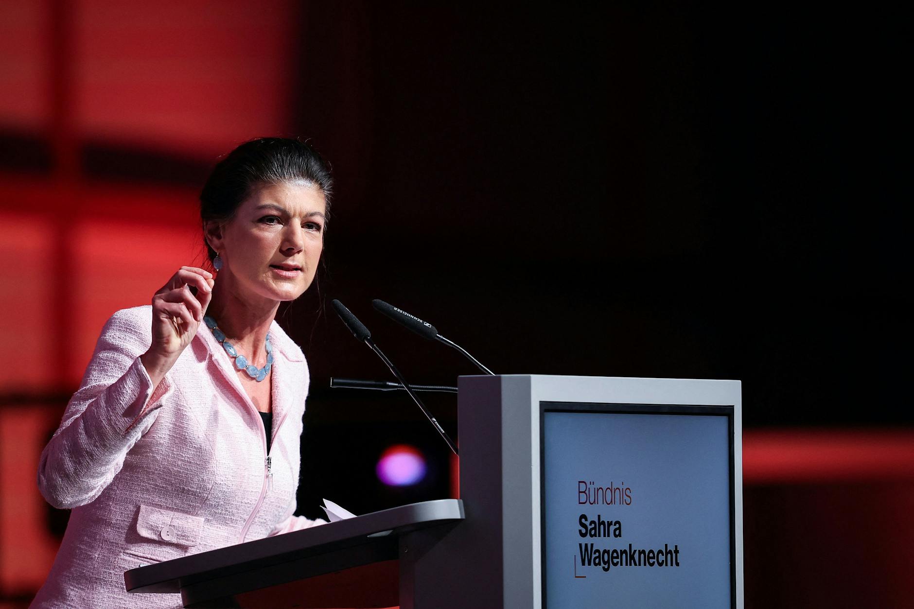 Sahra Wagenknecht spricht auf dem BSW-Parteitag.