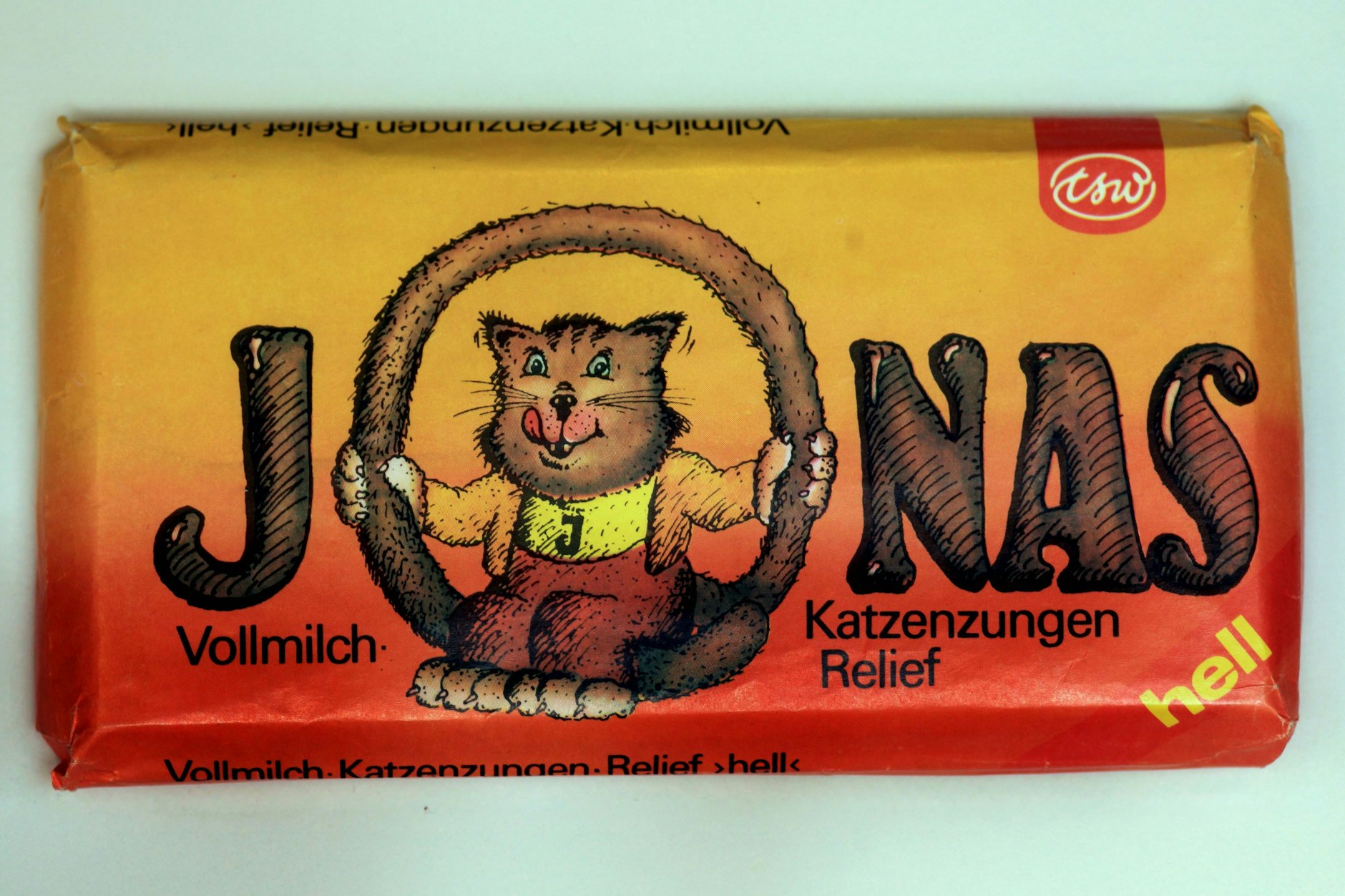 Katzenzungen schlummern heute in einer Art Pralinenschachtel, in der DDR gab es sie als Tafel.