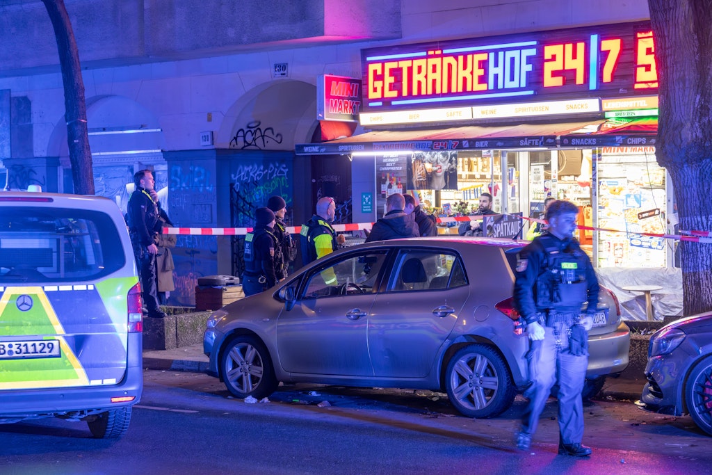 Verk-ufer-wehrt-sich-Bewaffneter-Sp-ti-berfall-in-Sonnenallee-zwei-Verletzte