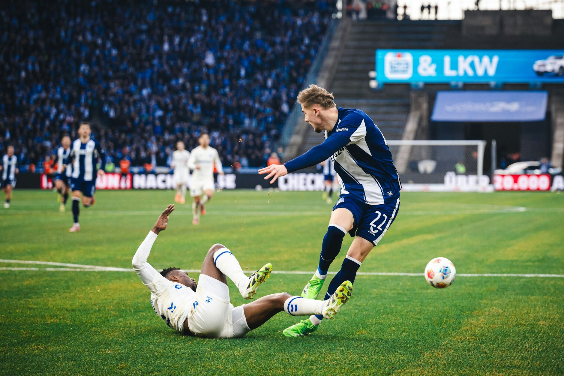Marten Winkler von Hertha BSC im Zweikampf während des Spiels zwischen Hertha BSC und 1. FC Magdeburg.