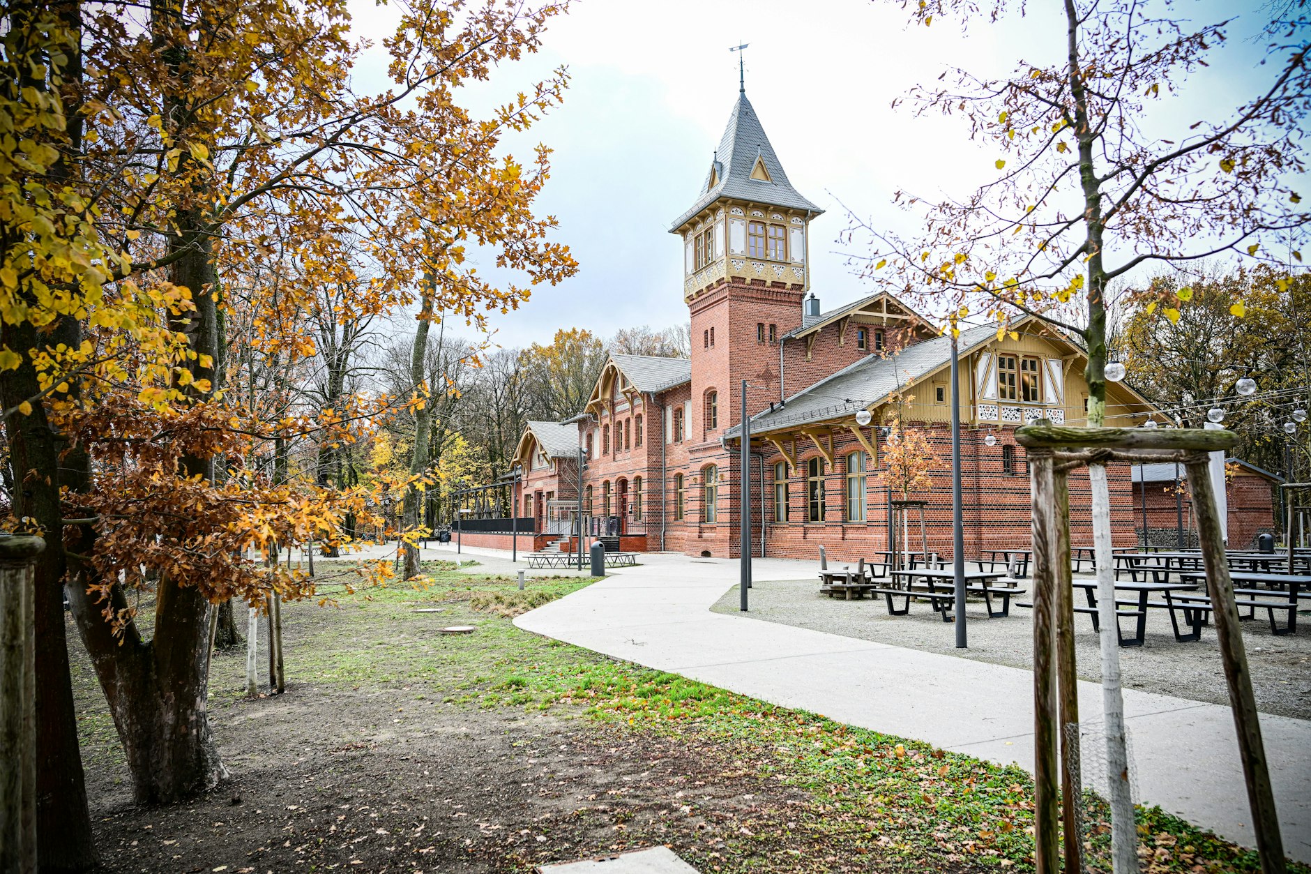 Es kamen zu wenig Gäste, die zu wenig bestellten: Das Eierhäuschen im Treptower Park muss am kommenden Wochenende wieder schließen.