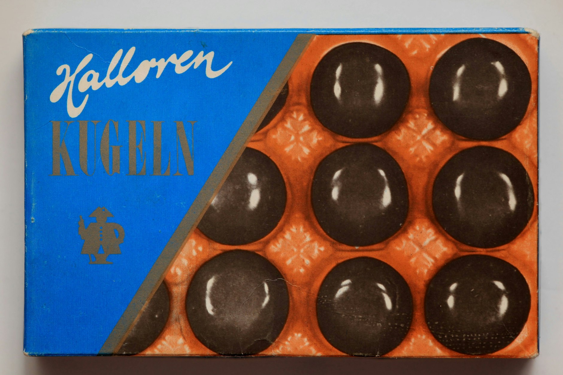 Halloren Kugeln sind noch heute der Klassiker unter den Ost-Süßigkeiten. Und: Sie schmecken vielen Menschen im Osten genau so, wie sie sind.