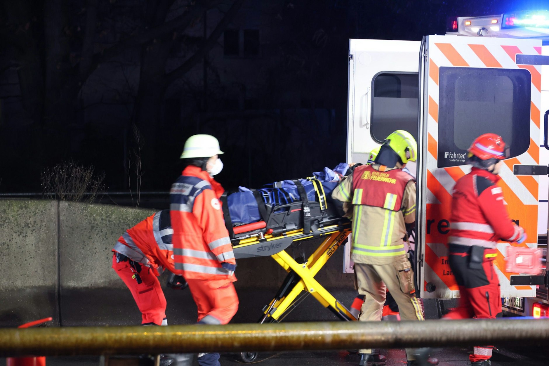 Der schwerst verletzte Autofahrer kam in die Klinik.