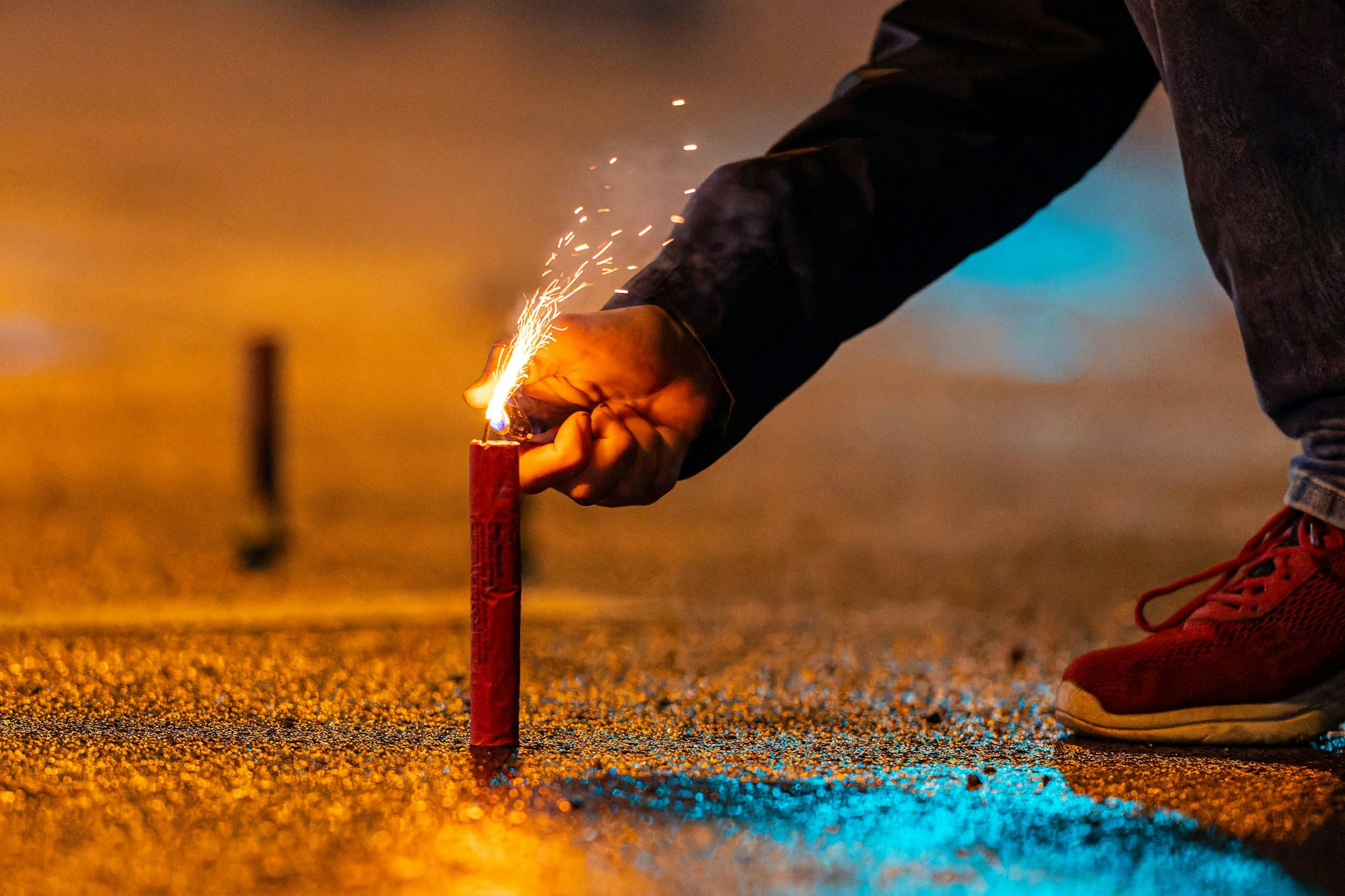 Wer böllern will, muss bis 18 Uhr warten: Außerhalb eines Zeitrahmens zwischen 18 und 17 Uhr ist das Zünden von Knallkörpern untersagt.