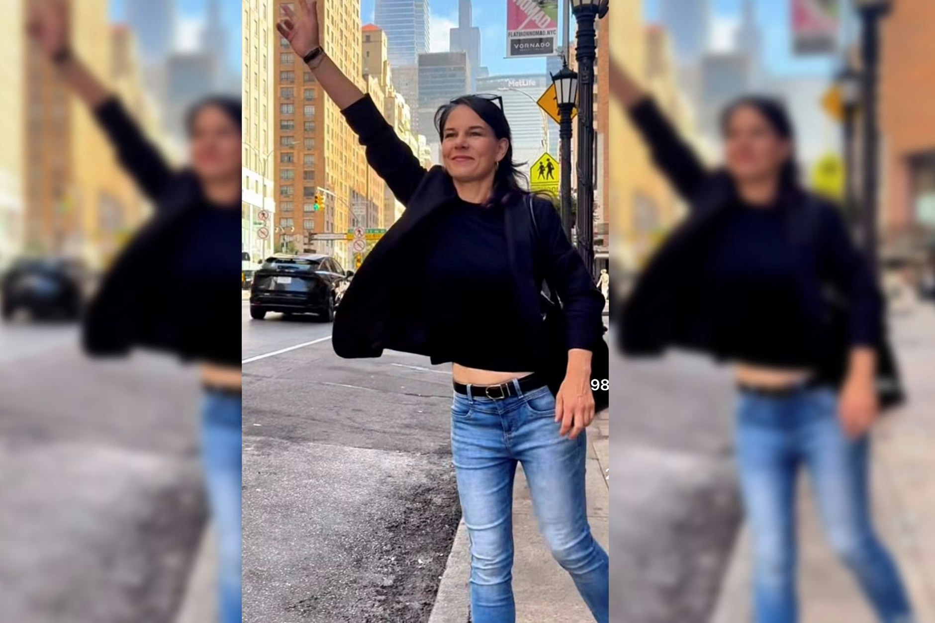 Ex-Außenministerin Annalena Baerbock winkt sich ein Taxi heran. Der Clip aus New York sorgte im Netz für reichlich Gesprächsstoff.
