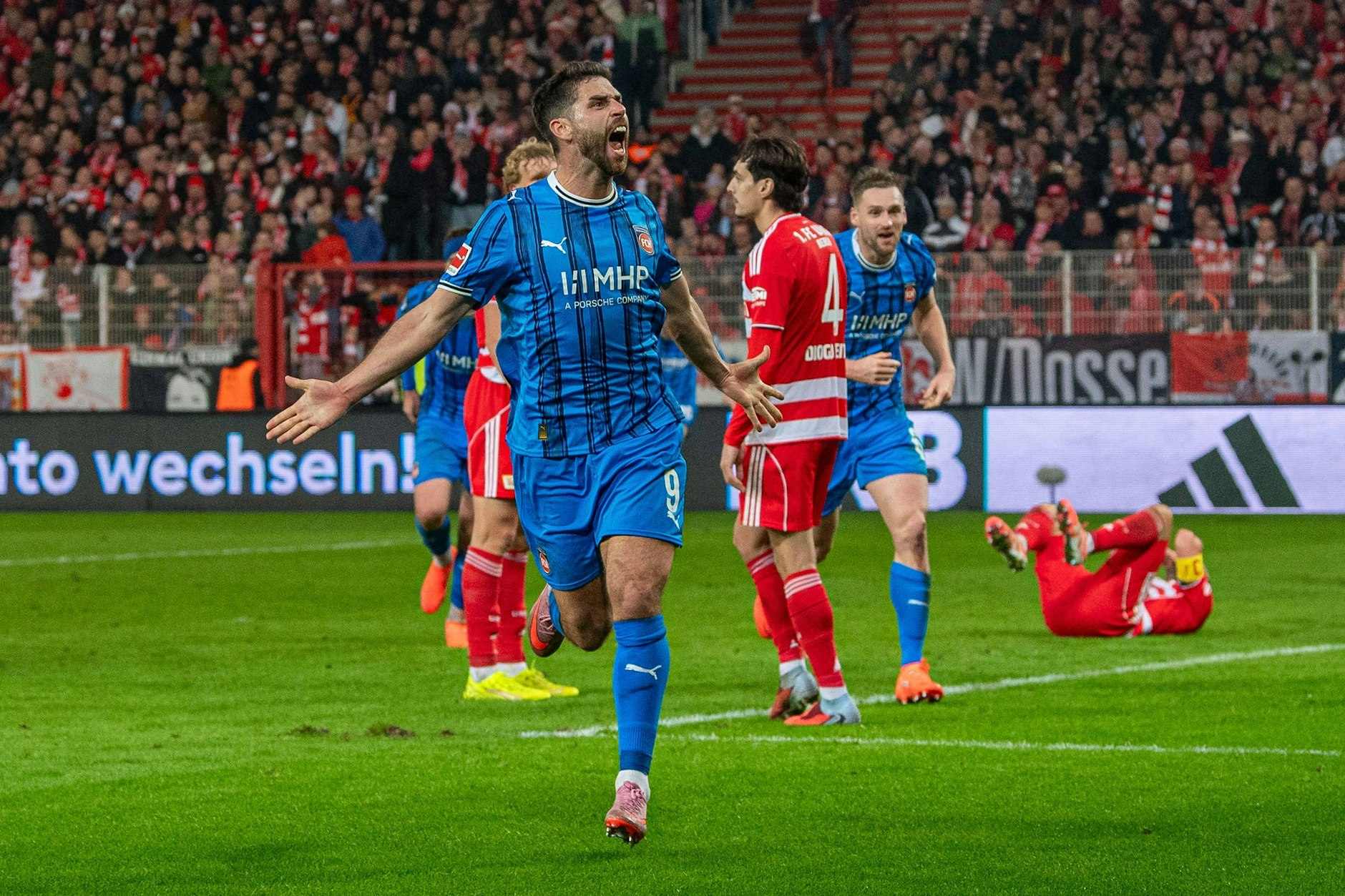 Heidenheims Stefan Schimmer wird gegen Union und dann auch gegen Leverkusen zum Spezialist für späte Tore.