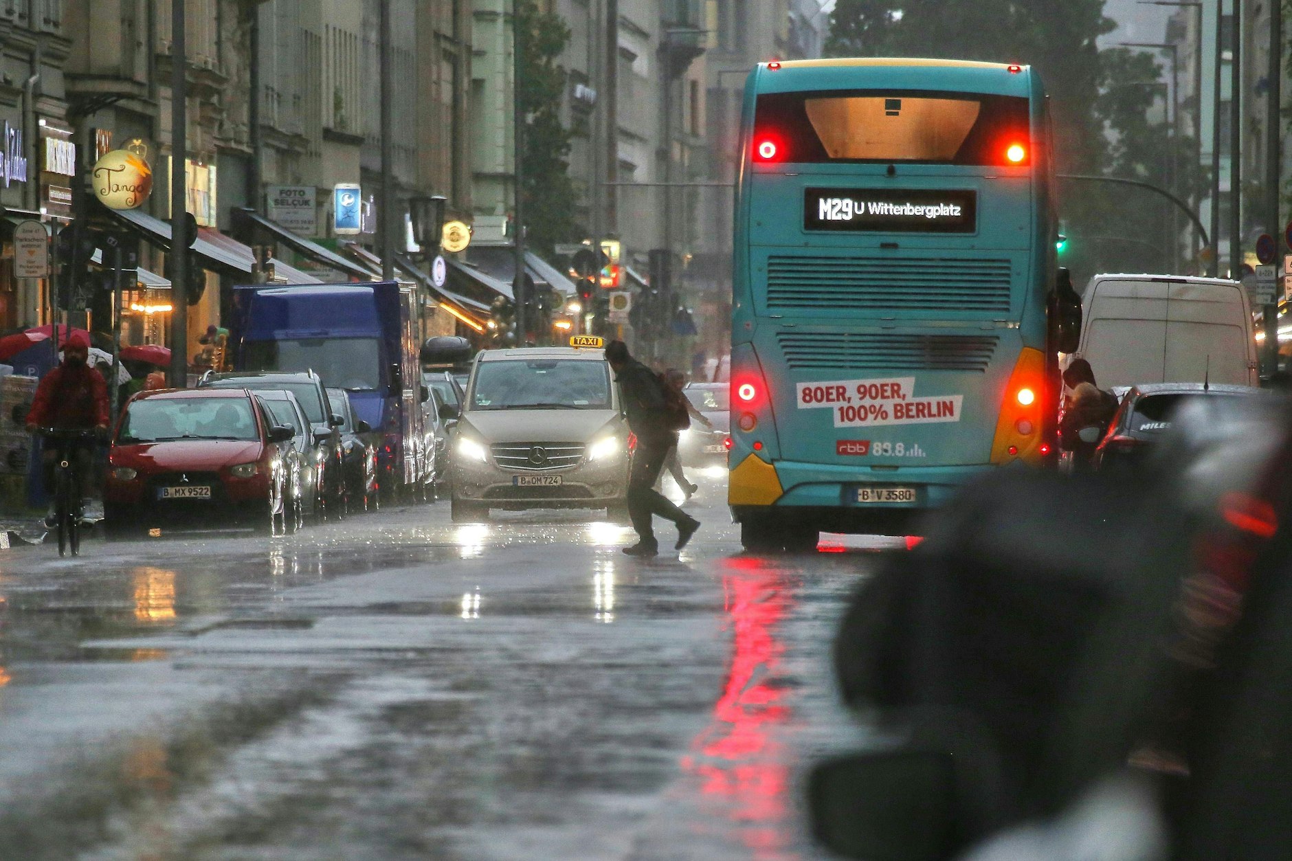 In der Oranienstraße in Berlin-Kreuzberg wurde der mutmaßliche Räuber wenige Stunden nach der Tat festgenommen.