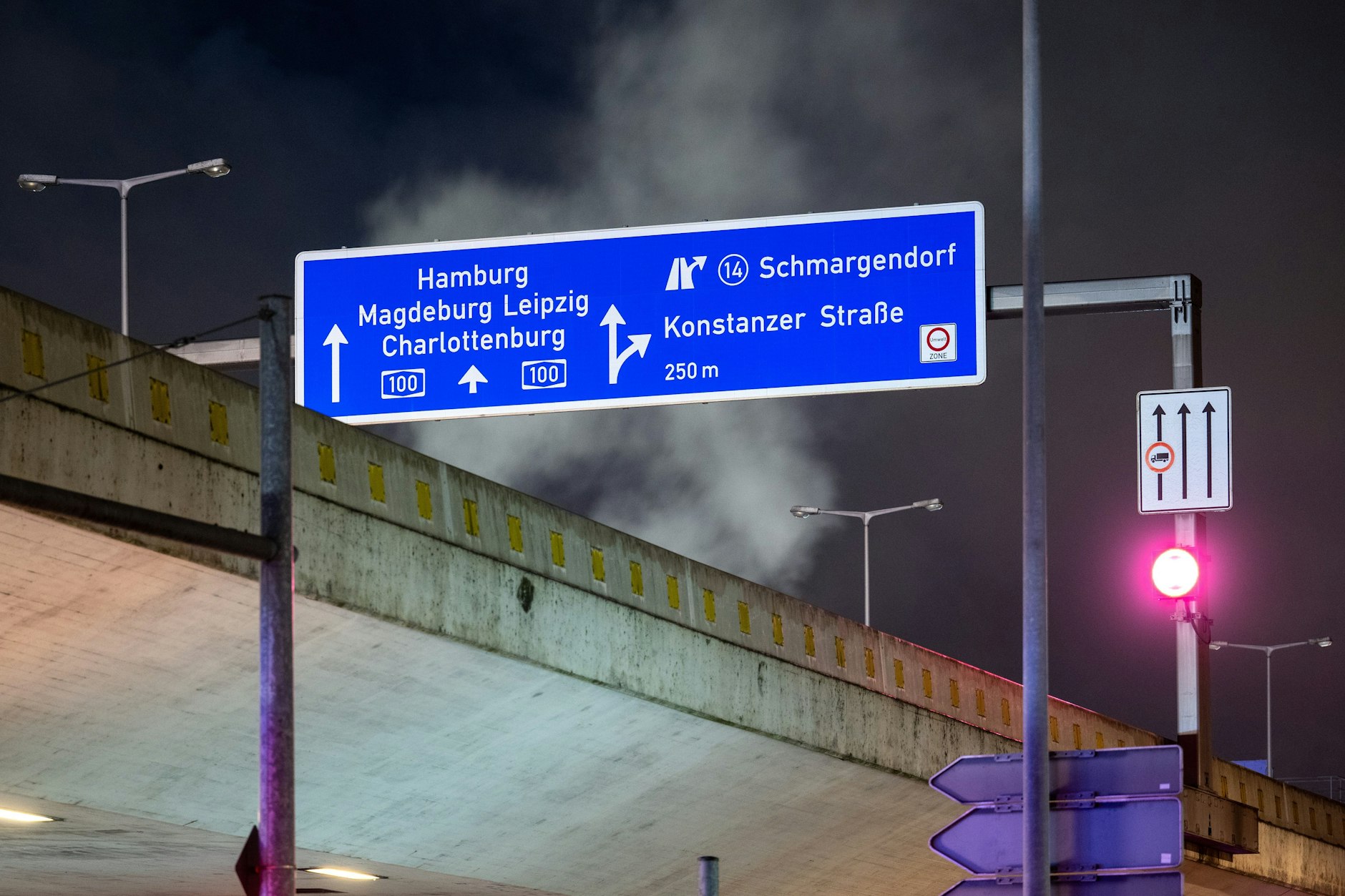 Noch eine marode Brücke an der Stadtautobahn: Seit Anfang November ist auf der Überführung über die Mecklenburgischen Straße in Richtung Dreieck Funkturm nur noch ein Fahrstreifen nutzbar.