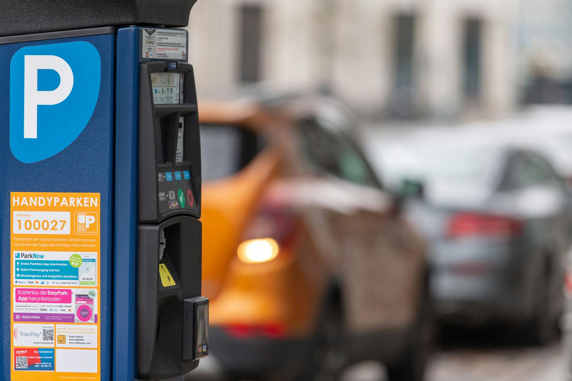 In Berlin herrscht überall Parkplatznot. Die Stadt will mit dem Anwohnerparken mehr Geld verdienen - der Verwaltungsaufwand ist aktuell größer als die Einnahmen.