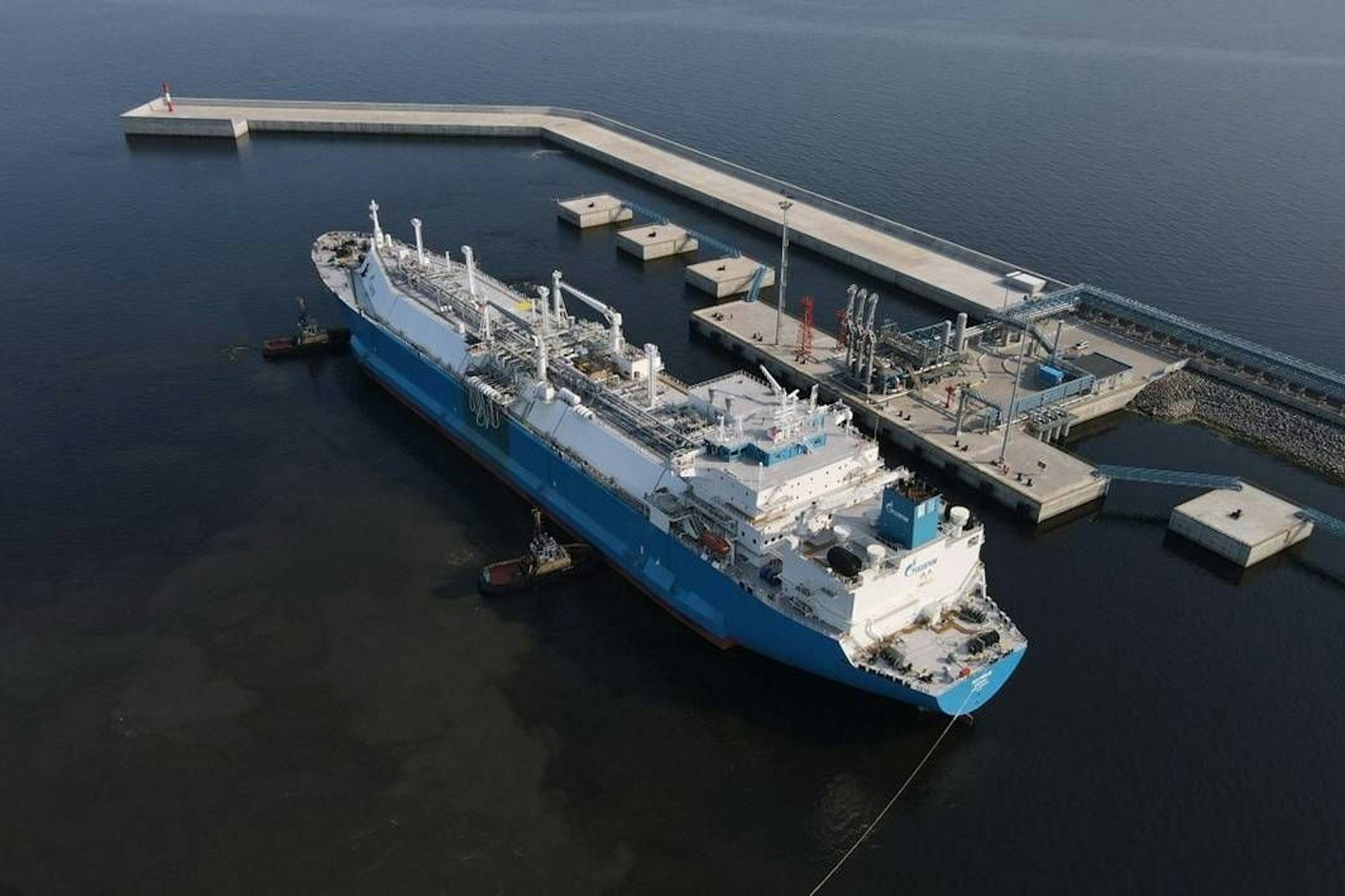 Ein LNG-Tanker vor der Flüssigerdgas-Anlage von Gazprom, Portowaja, in der Nähe von St. Petersburg (Symbolbild).