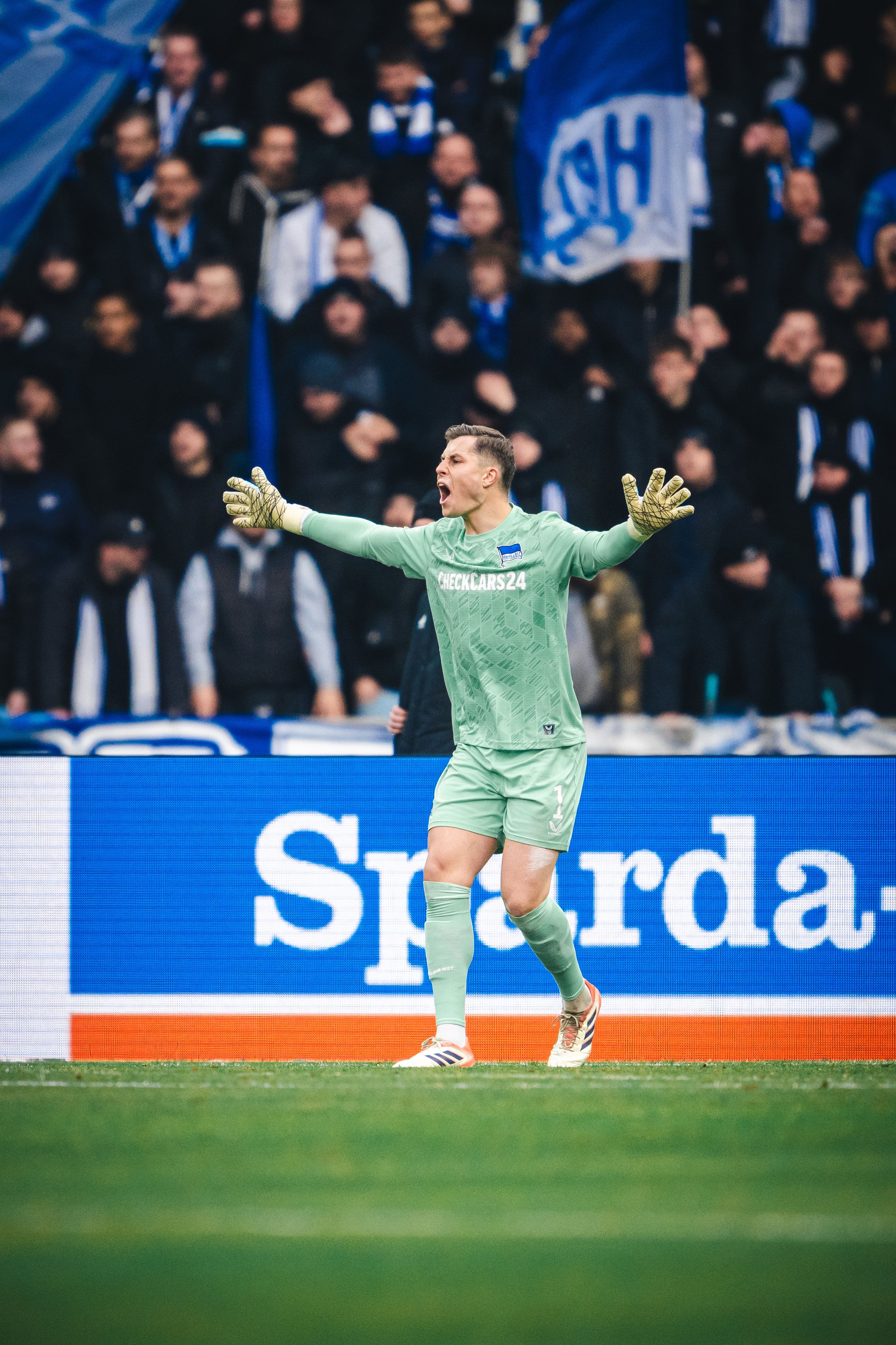 „Ihr seid so doof!“ So rastete Hertha-Torwart Ernst bei der Heimpleite aus