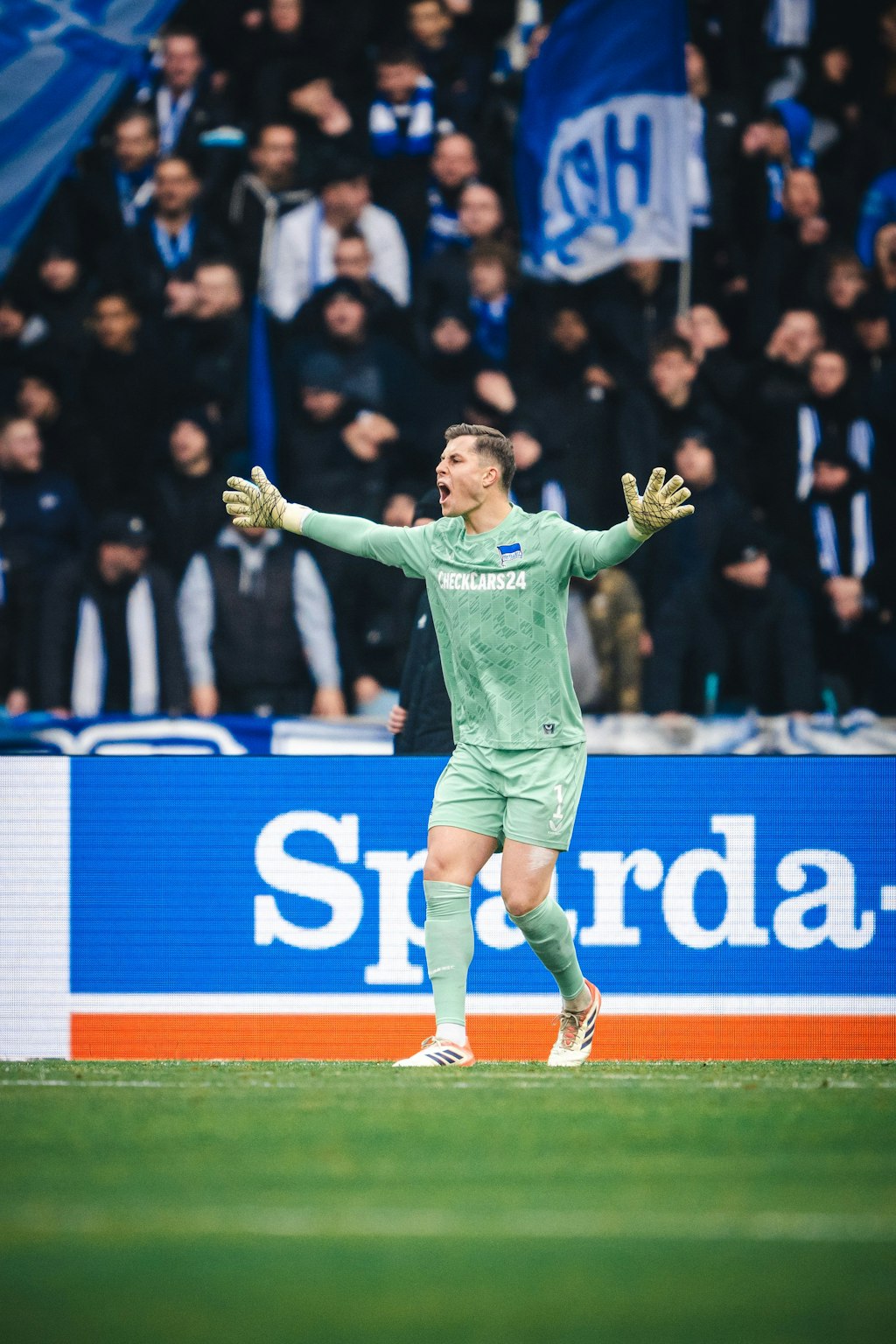 -Ihr-seid-so-doof-So-rastete-Hertha-Torwart-Ernst-bei-der-Heimpleite-aus