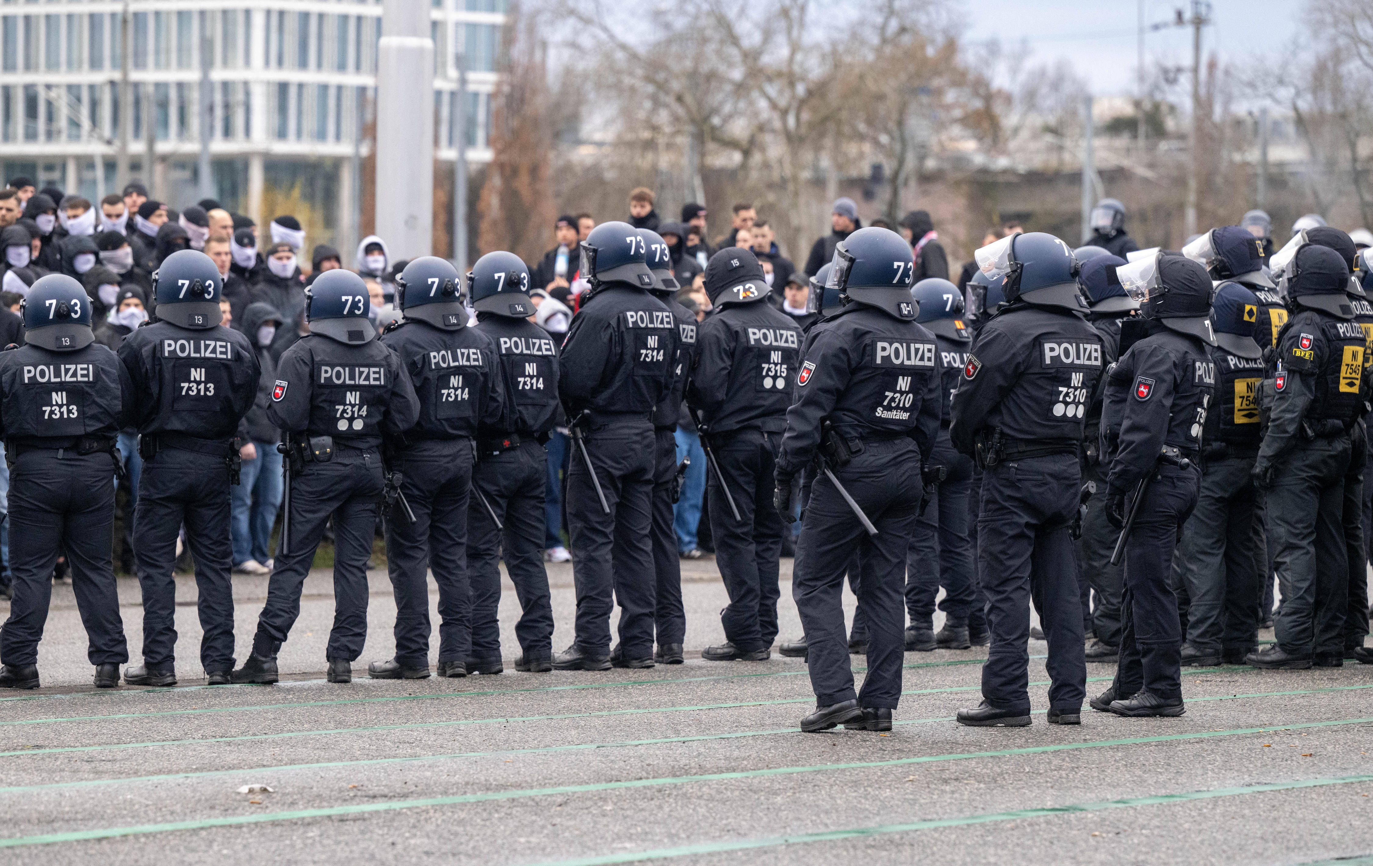 Schwere Vorwürfe gegen Polizei: Gab es in Wolfsburg exzessive Gewalt gegen Union-Fans?