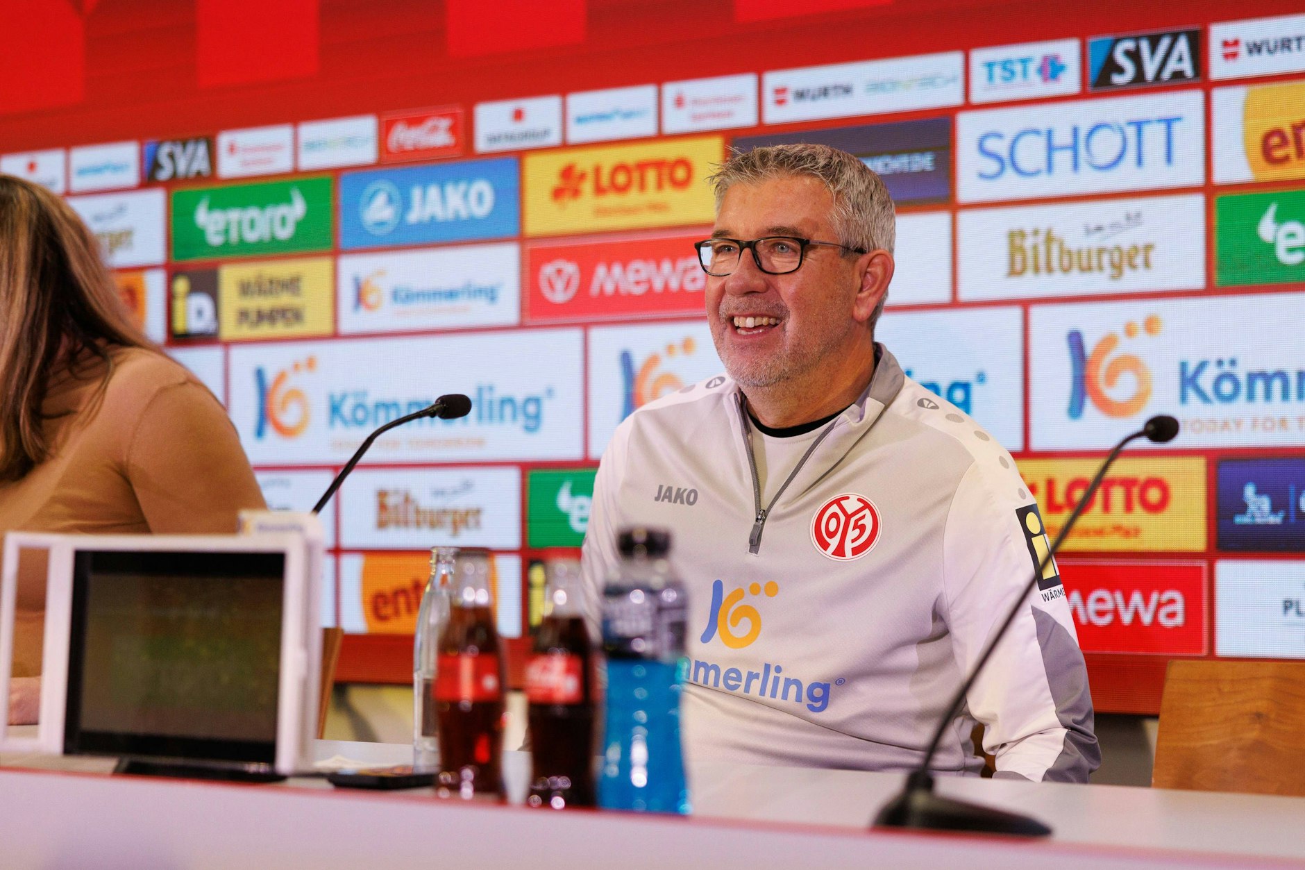 Unions Trainer-Legende Urs Fischer stellte sich Montag bei Mainz 05 vor. Ein Bild, an das sich viele eiserne Fans erstmal gewöhnen müssen.