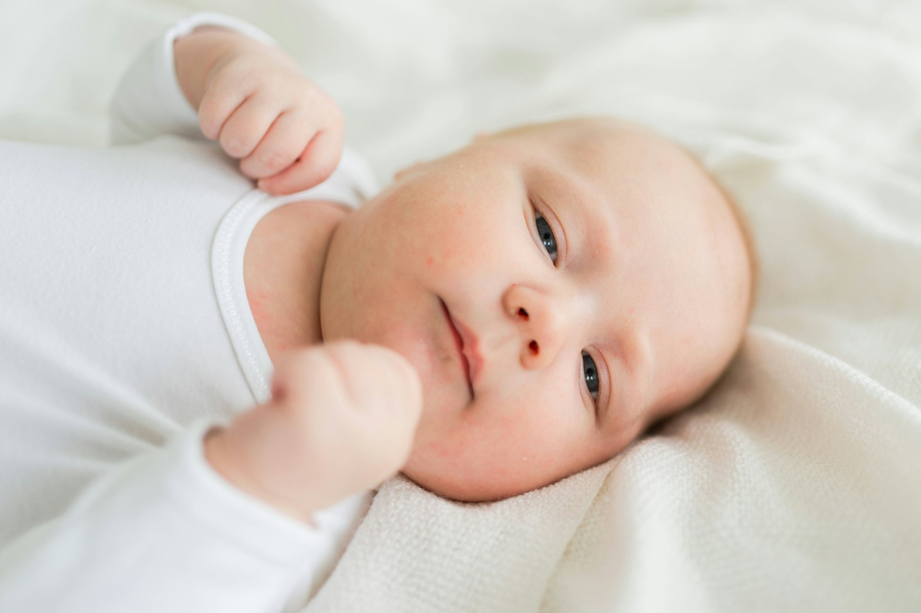 Symbolbild: Berliner Babys warten besonders lange auf ihre Geburtsurkunde.