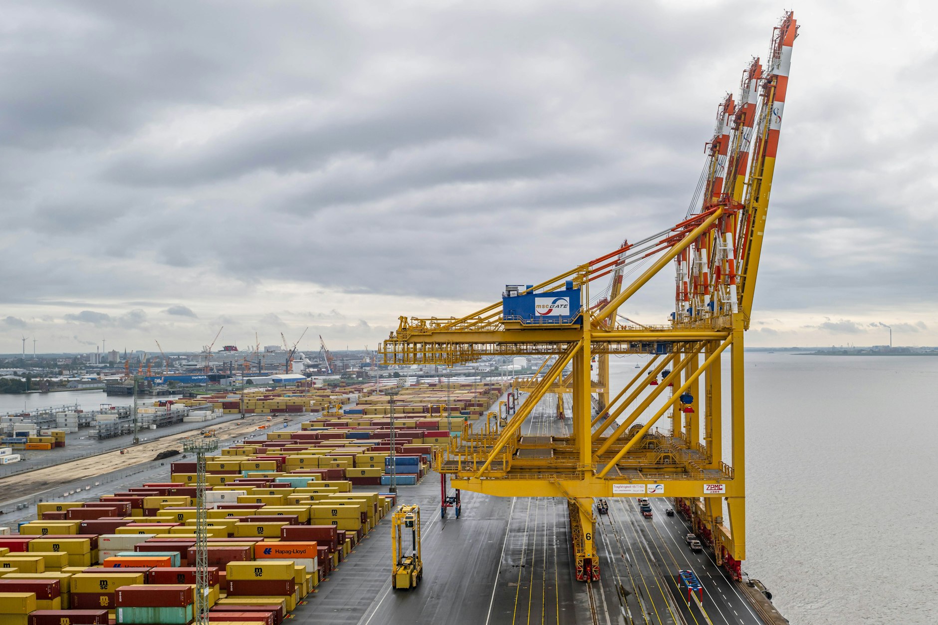 Der Containerhafen in Bremen. Ein wichtiges Tor zum Weltmarkt.