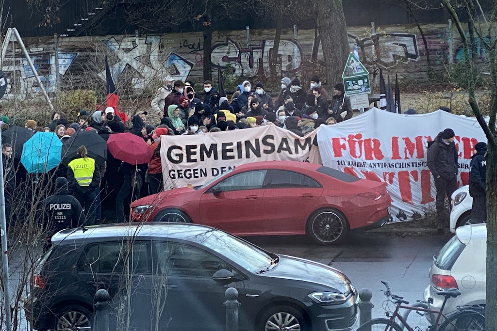 Angriff von Linksextremisten auf Neonazi: Hundert Anhänger versammeln sich zum Prozessbeginn