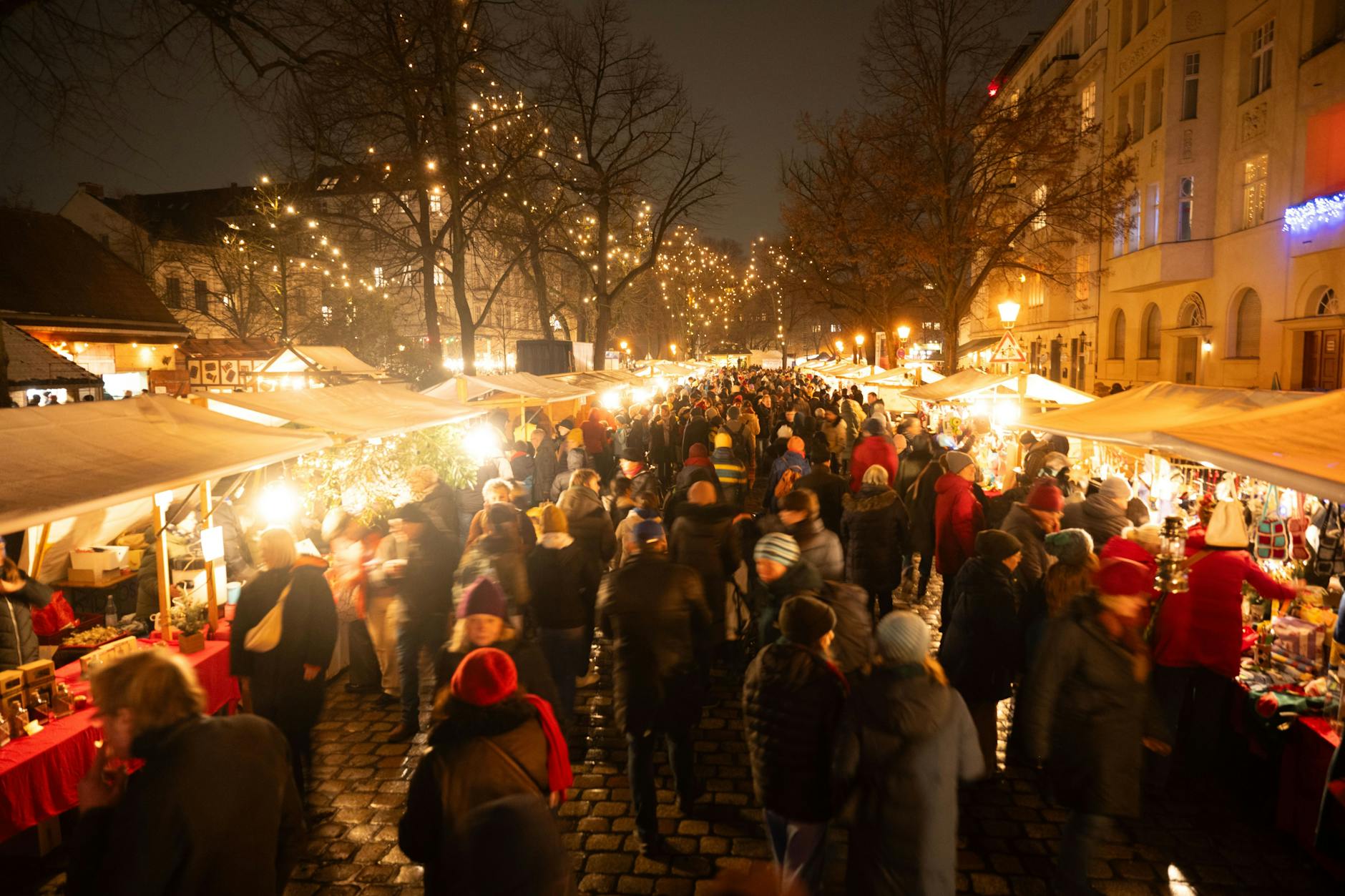 Die einen brauchen Rummel wie hier auf dem Alt-Rixdorfer Weihnachtsmarkt, andere wünschen sich einen eher ruhigen Besuch.