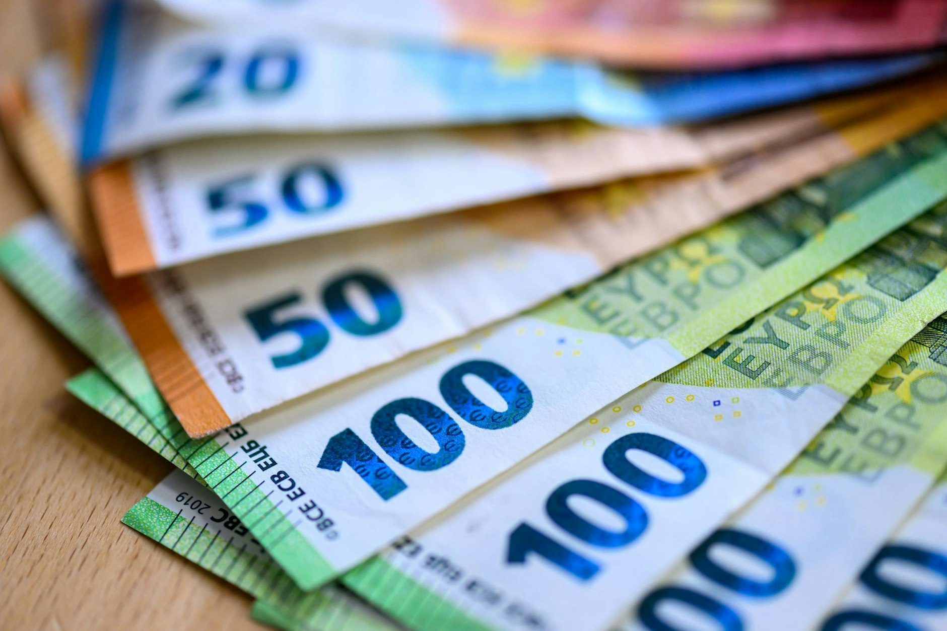 Geld ist zu Weihnachten für viele Menschen knapp.