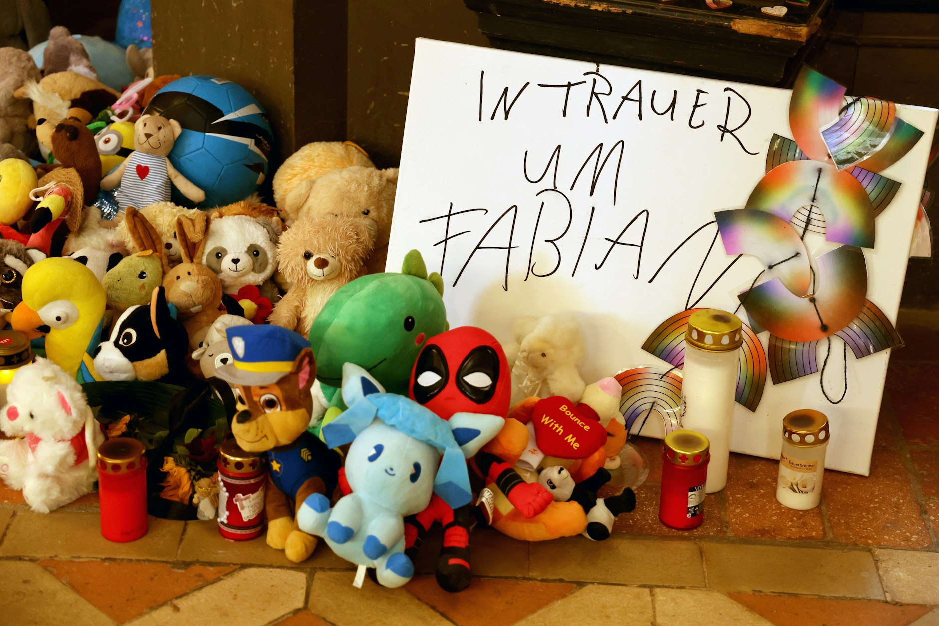 Der Tod des kleinen Fabian lähmt eine ganze Region. Der acht Jahre alte Junge wurde am 14. Oktober tot aufgefunden. Sein Mörder hatte die Leiche sogar verbrannt, um Spuren zu vernichten.