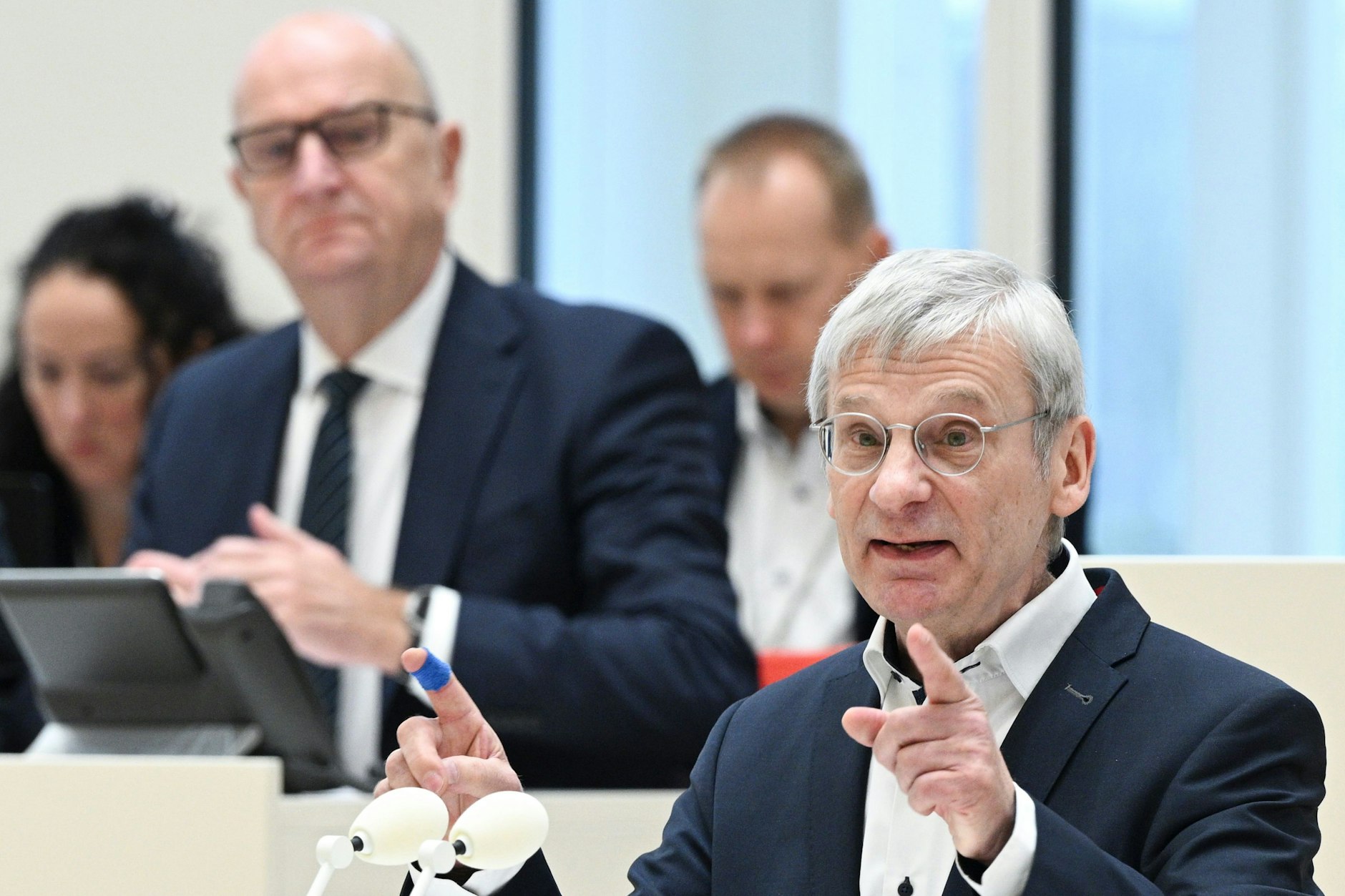 Hans-Christoph Berndt, Vorsitzender der Brandenburger AfD-Fraktion (r.), und Brandenburgs Ministerpräsident Dietmar Woidke (l.)