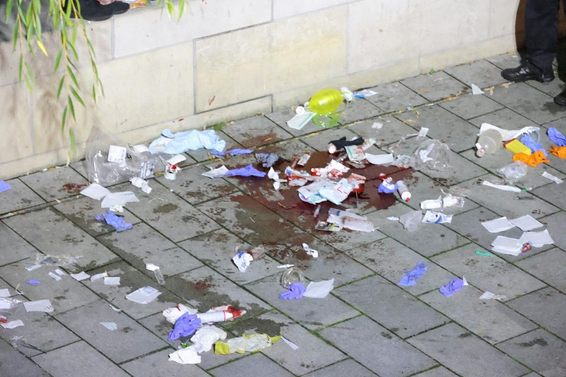 Am Morgen danach: die blutigen Spuren der brutalen Attacke