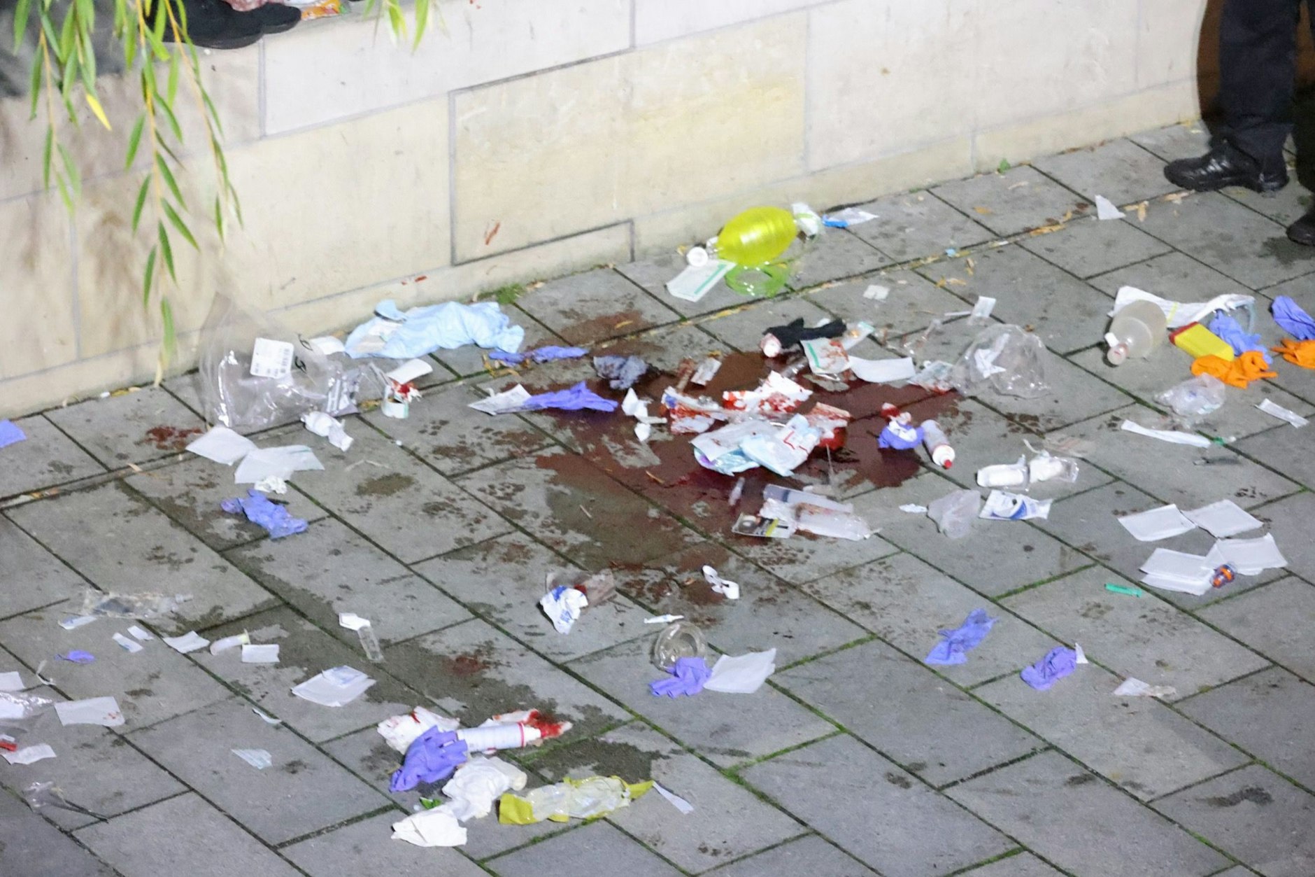 Am Morgen danach: die blutigen Spuren der brutalen Attacke