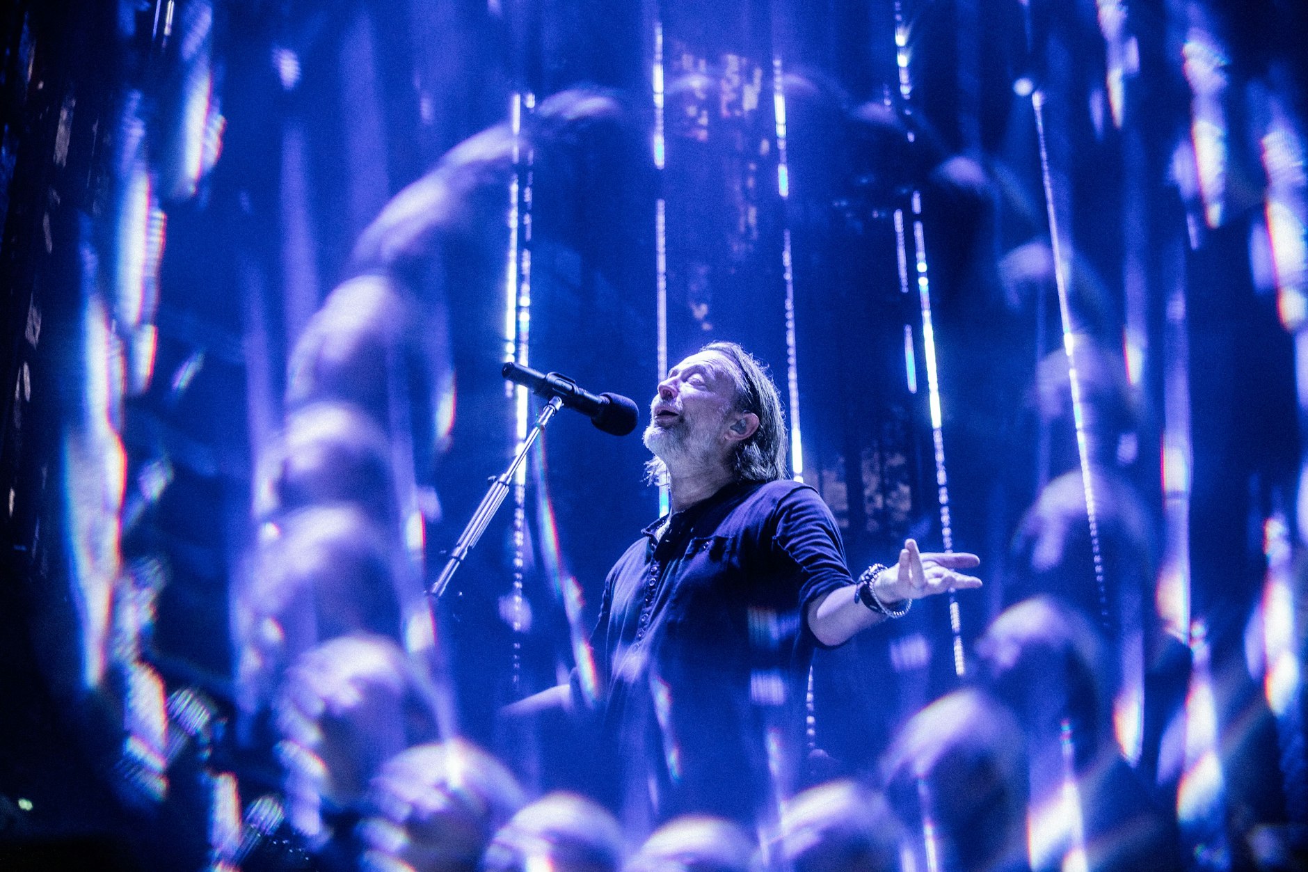 Thom Yorke mit Radiohead auf der Bühne der Berliner Uber-Arena