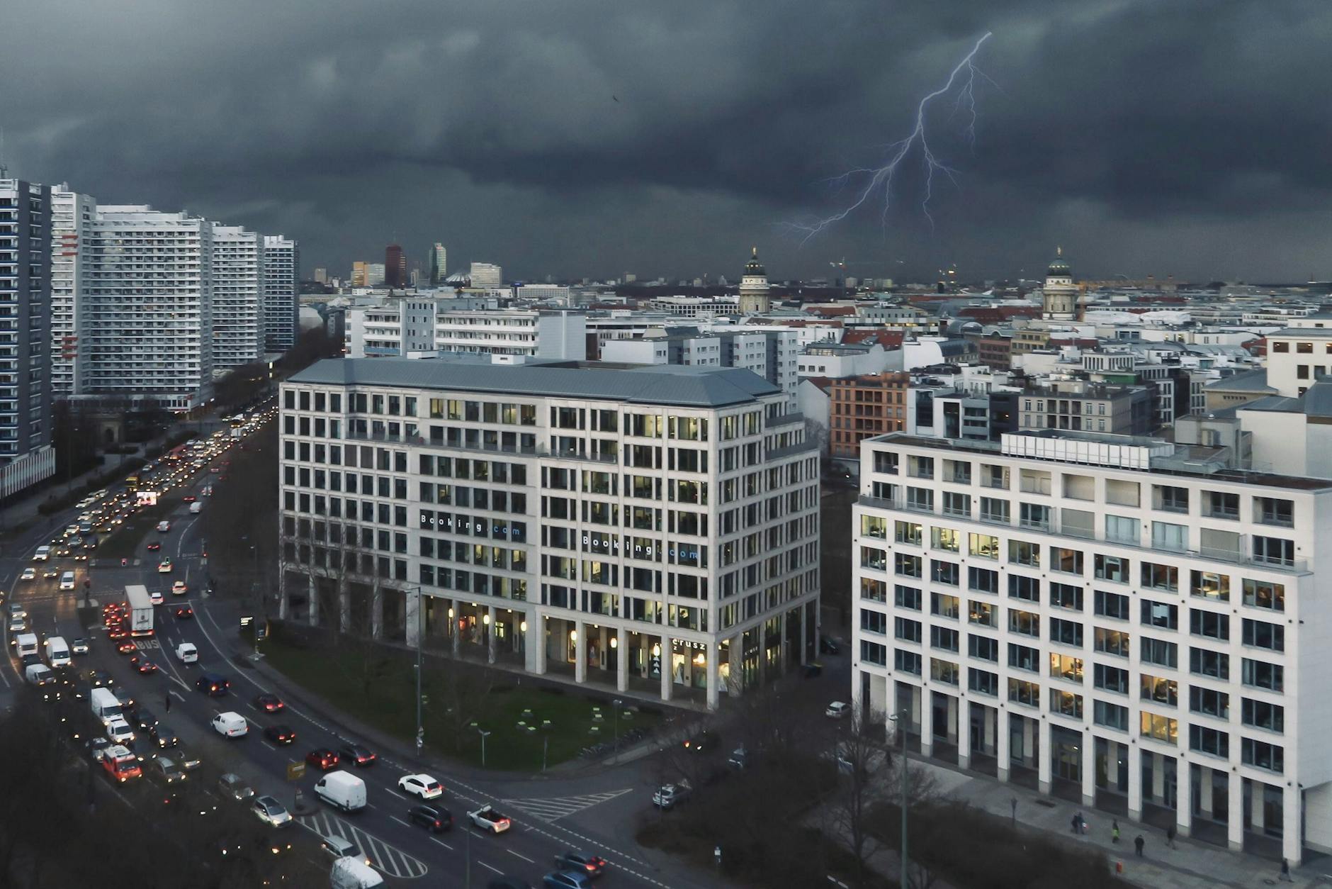 Wird der Orkan Helmut auch Deutschland erreichen? Das ist eher unwahrscheinlich. Aber: Die Auswirkungen bekommen wir laut Wetter-Experten trotzdem zu spüren.